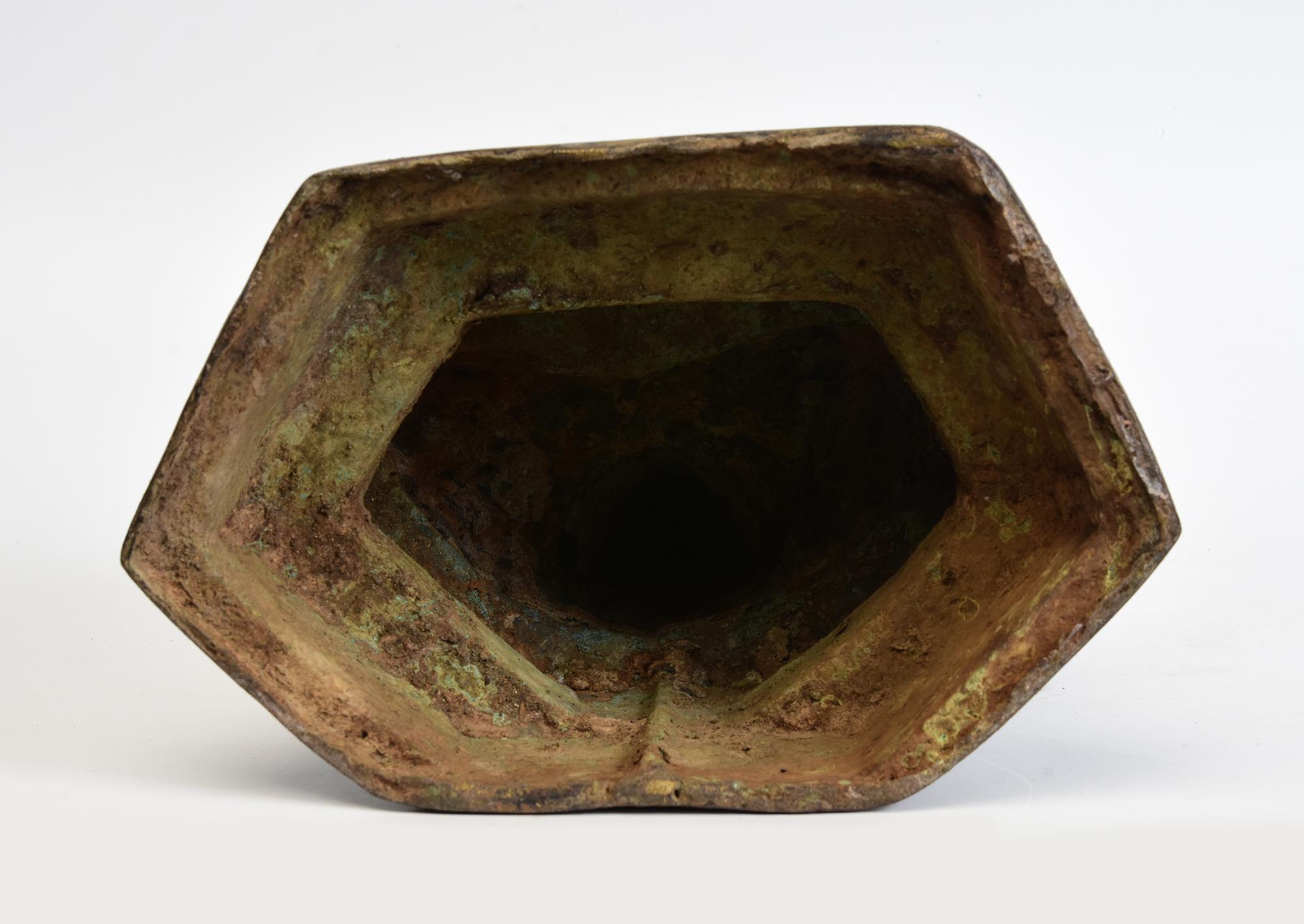 18th Century, Shan, Antique Burmese Bronze Seated Buddha For Sale 9