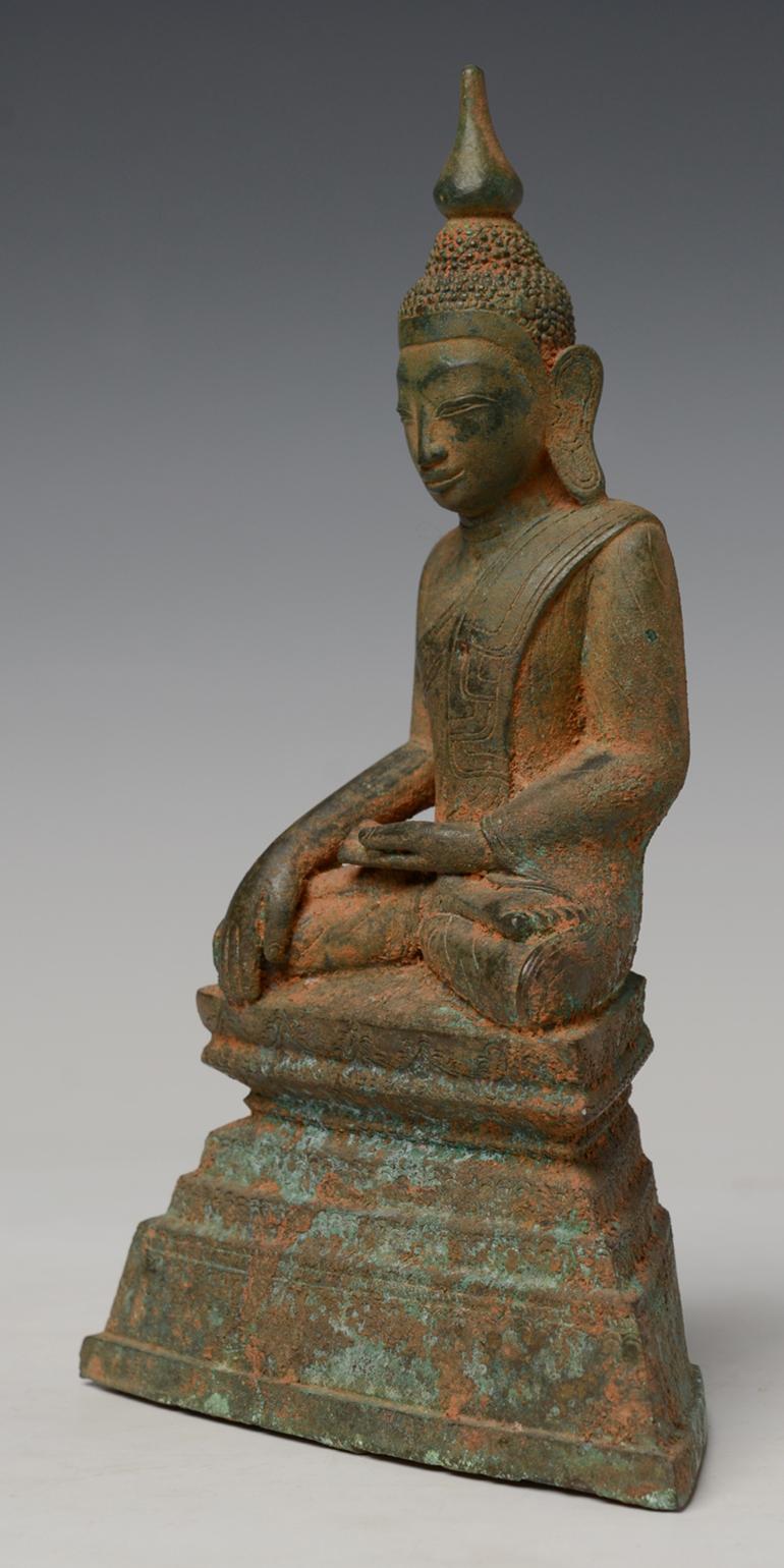 18th Century, Shan, Antique Burmese Bronze Seated Buddha For Sale 1
