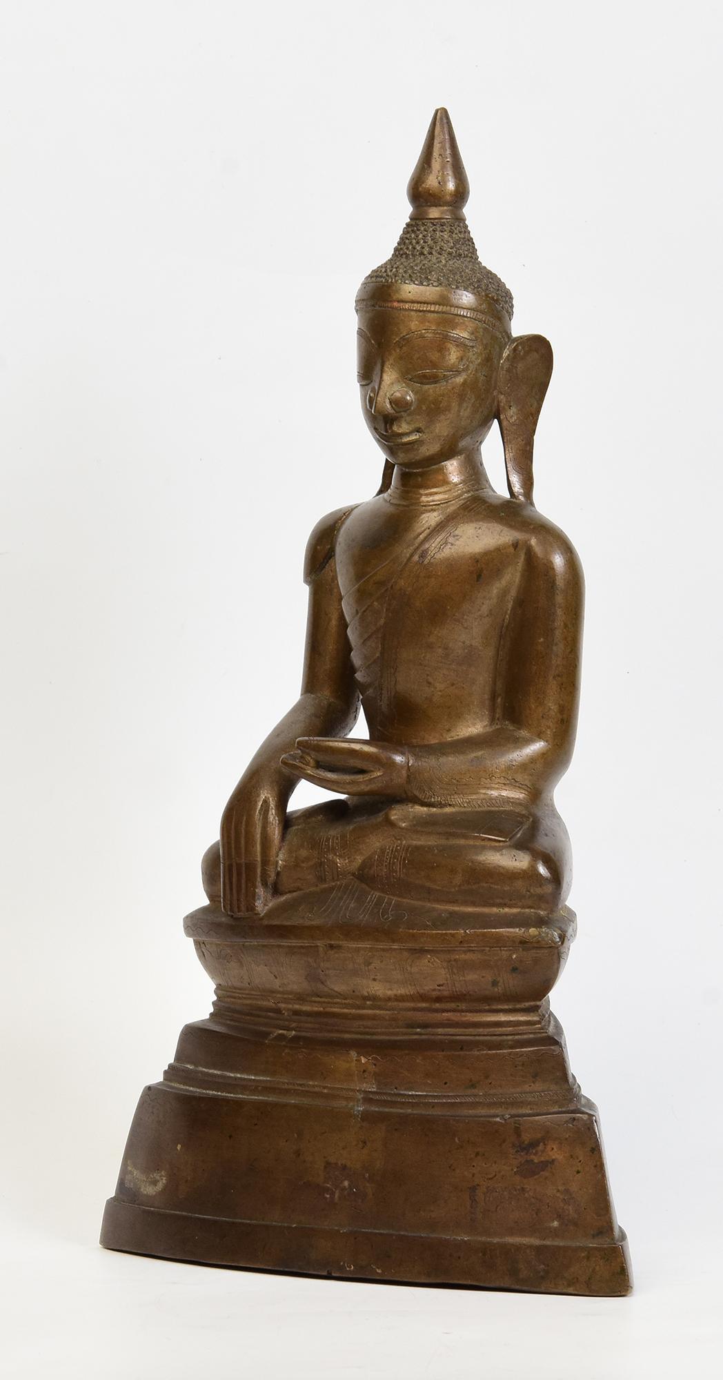 18th Century, Shan, Antique Burmese Bronze Seated Buddha For Sale 1