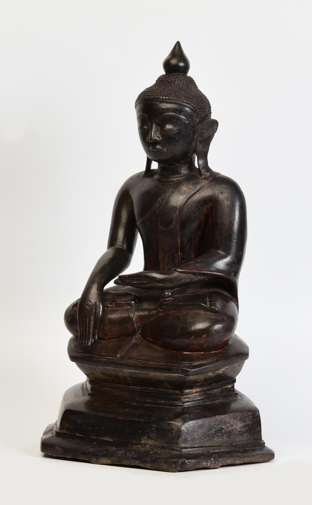 18th Century, Shan, Antique Burmese Bronze Seated Buddha For Sale 2