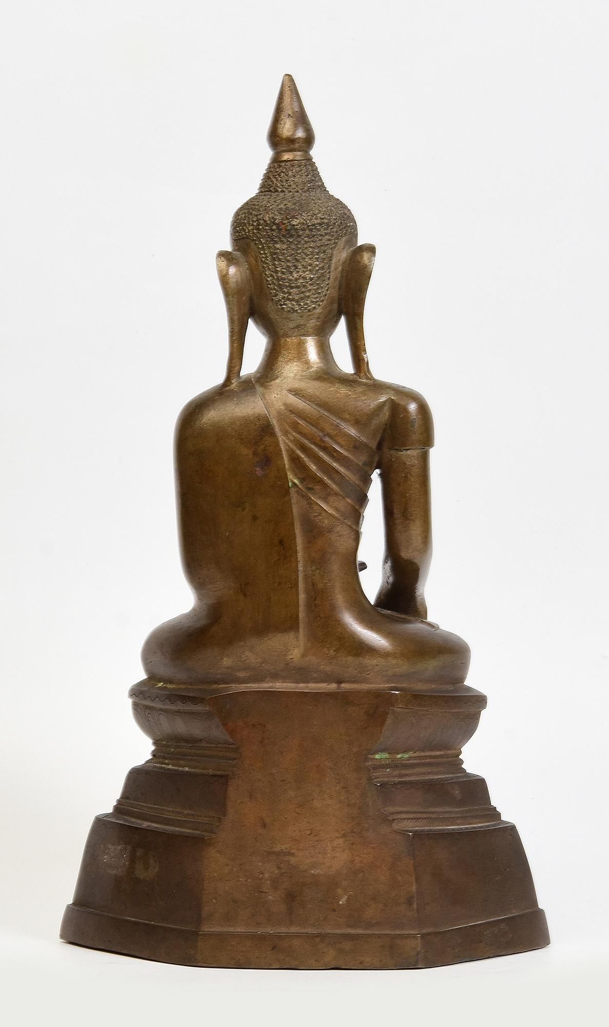 18th Century, Shan, Antique Burmese Bronze Seated Buddha For Sale 3