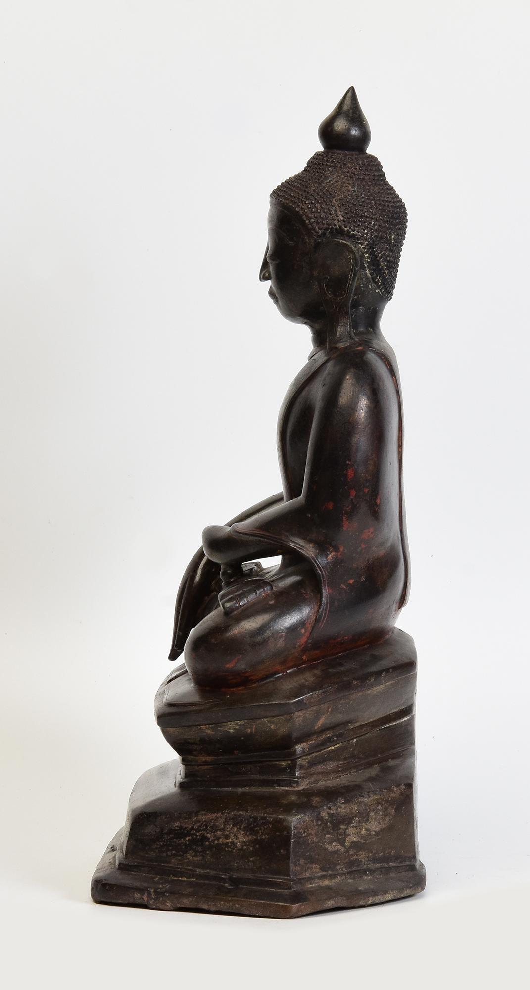 18th Century, Shan, Antique Burmese Bronze Seated Buddha For Sale 3