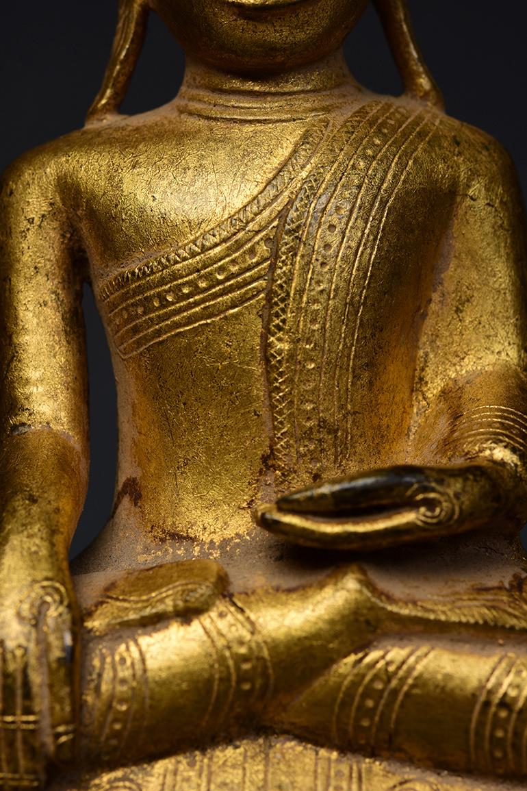 18th Century, Shan, Antique Burmese Bronze Seated Buddha with Gilded Gold In Good Condition In Sampantawong, TH