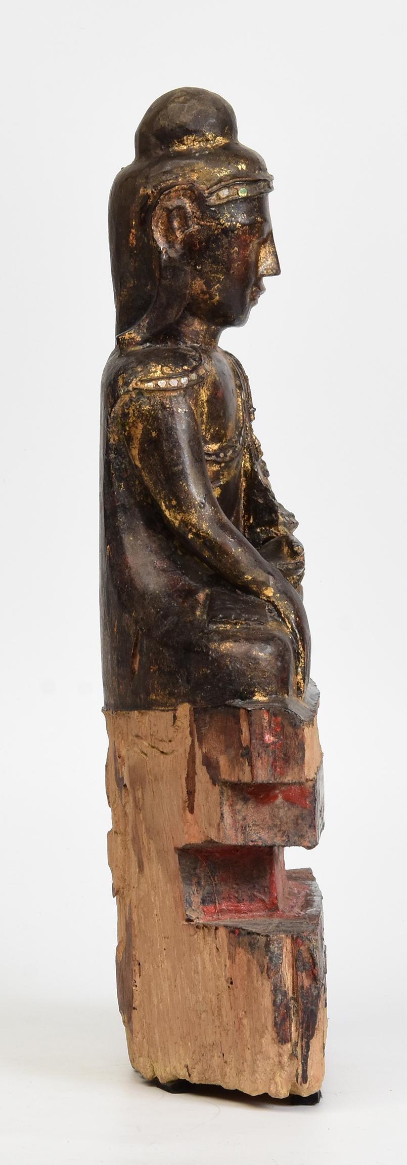 18th Century, Shan, Antique Burmese Wooden Seated Buddha For Sale 5