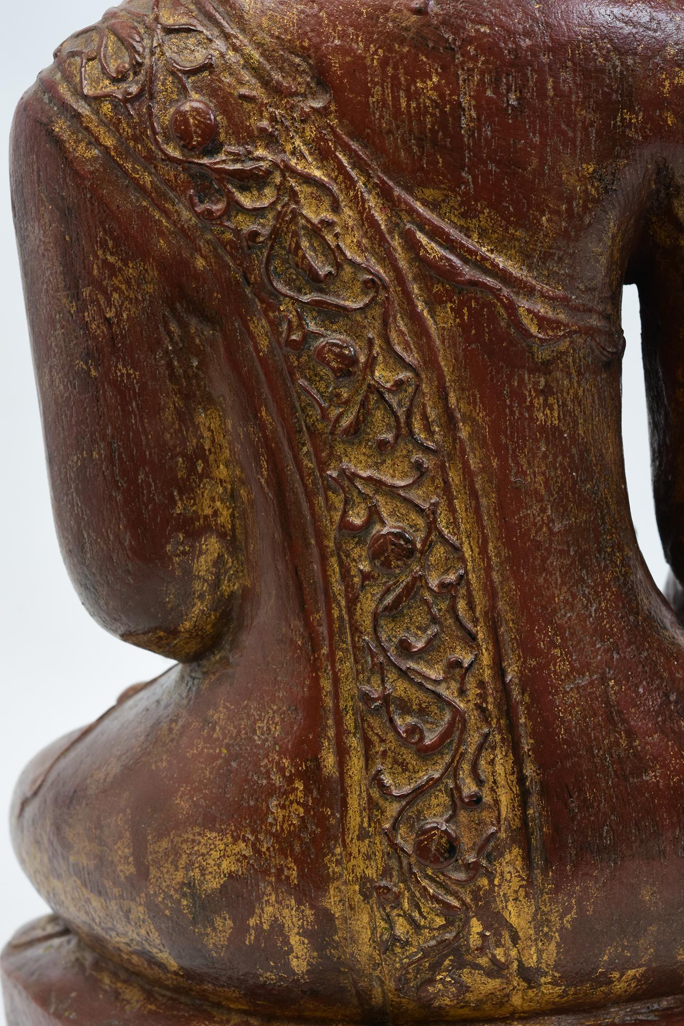 Bouddha assis en bois birman ancien Shan du 18ème siècle en vente 3
