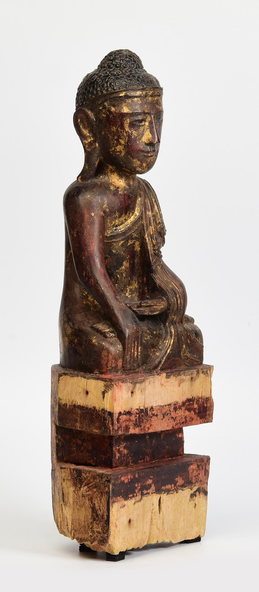 18. Jahrhundert, Shan, antiker burmesischer sitzender Buddha aus Holz im Angebot 5