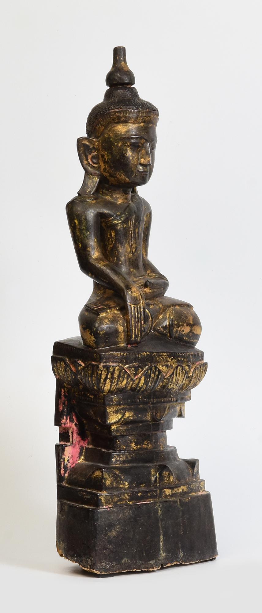 Bouddha assis en bois birman ancien Shan du 18ème siècle en vente 4
