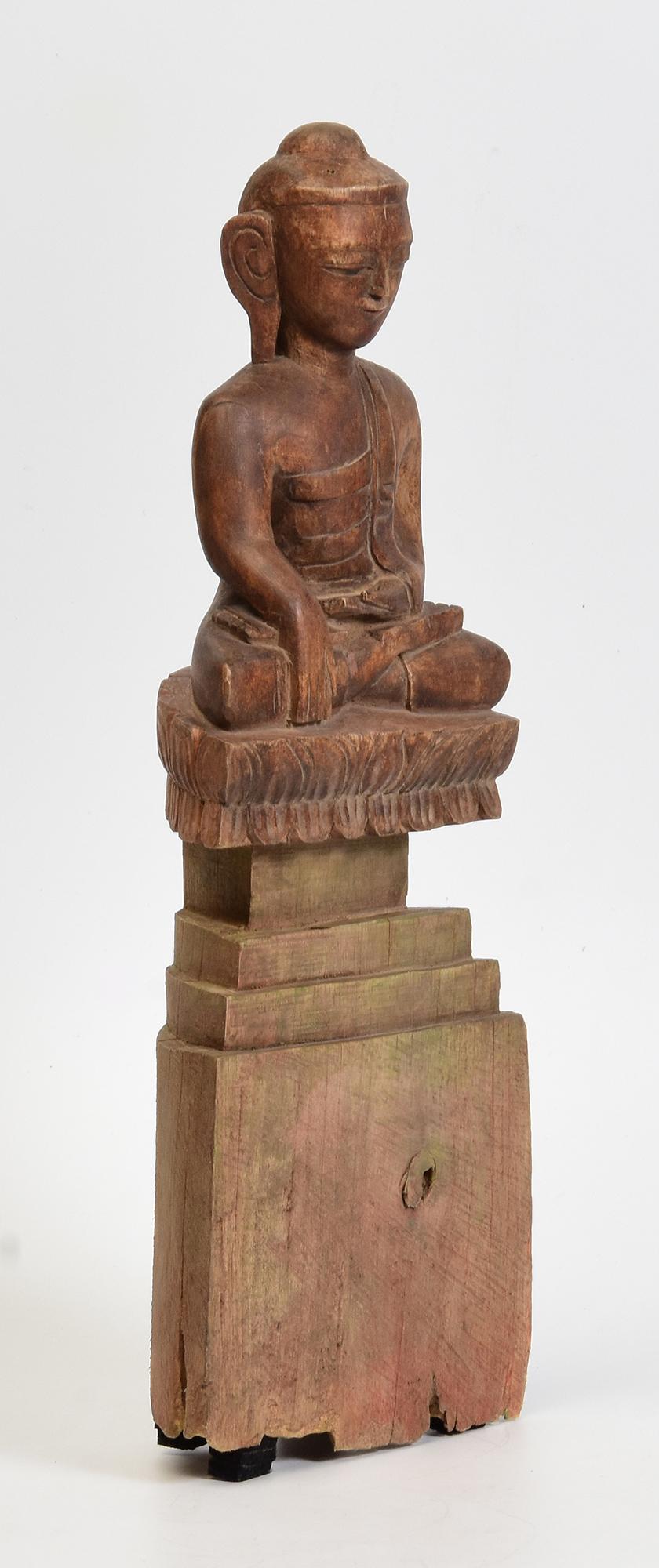 Bouddha assis en bois birman ancien Shan du 18ème siècle en vente 4
