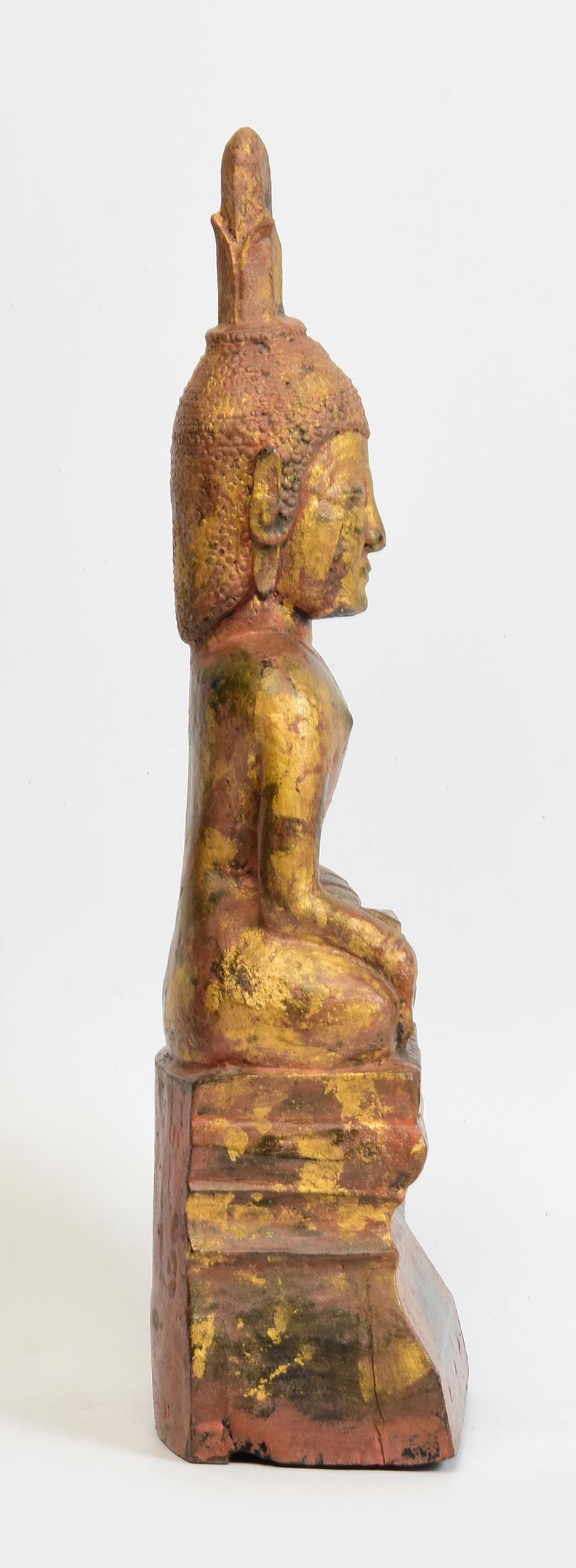 Bouddha assis en bois birman ancien Shan du 18ème siècle en vente 4
