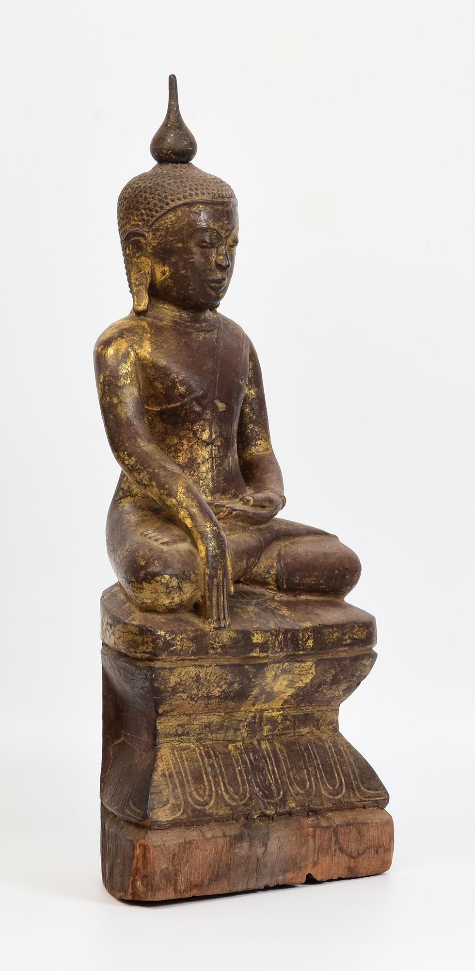 Bouddha assis en bois birman ancien Shan du 18ème siècle en vente 4