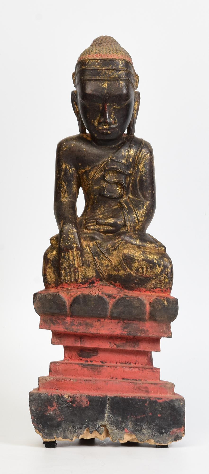 Bouddha assis en bois birman ancien Shan du 18ème siècle en vente 5