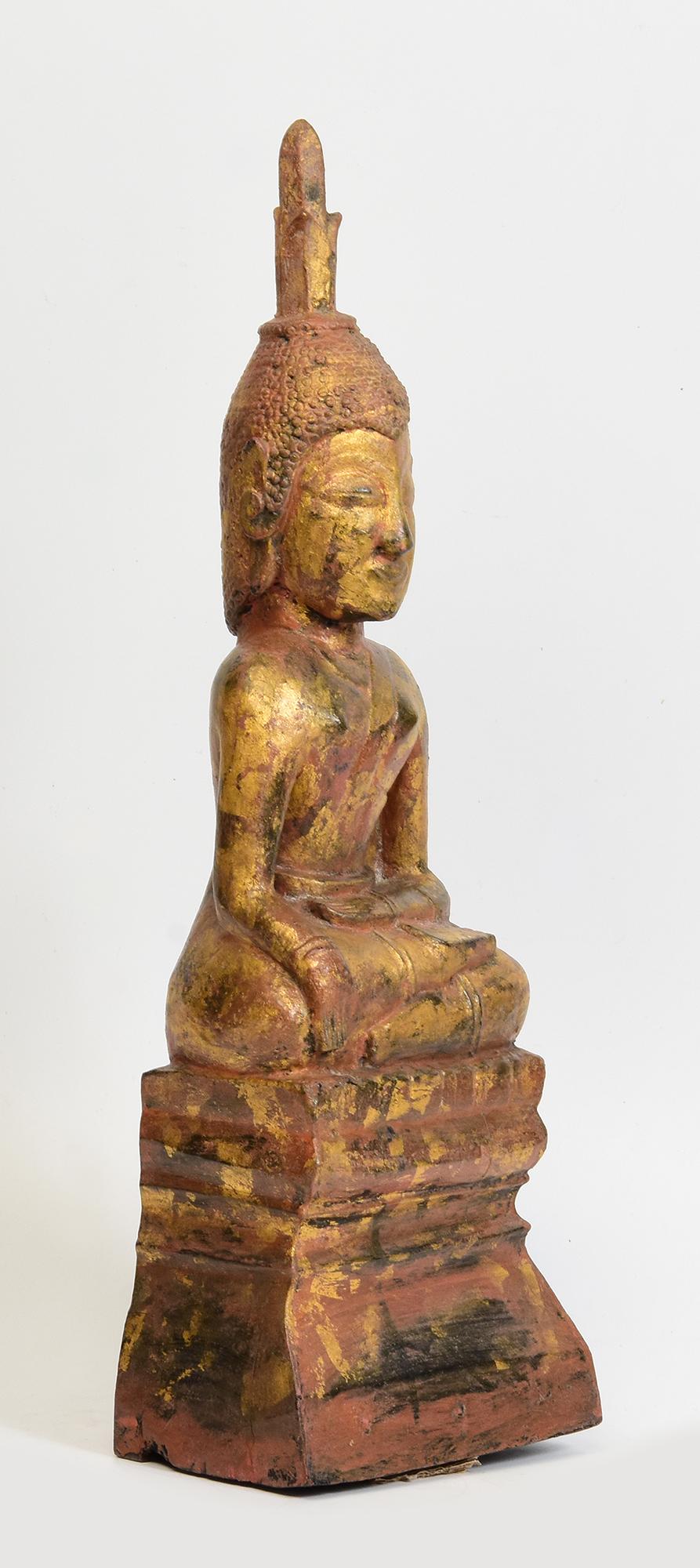 Bouddha assis en bois birman ancien Shan du 18ème siècle en vente 5