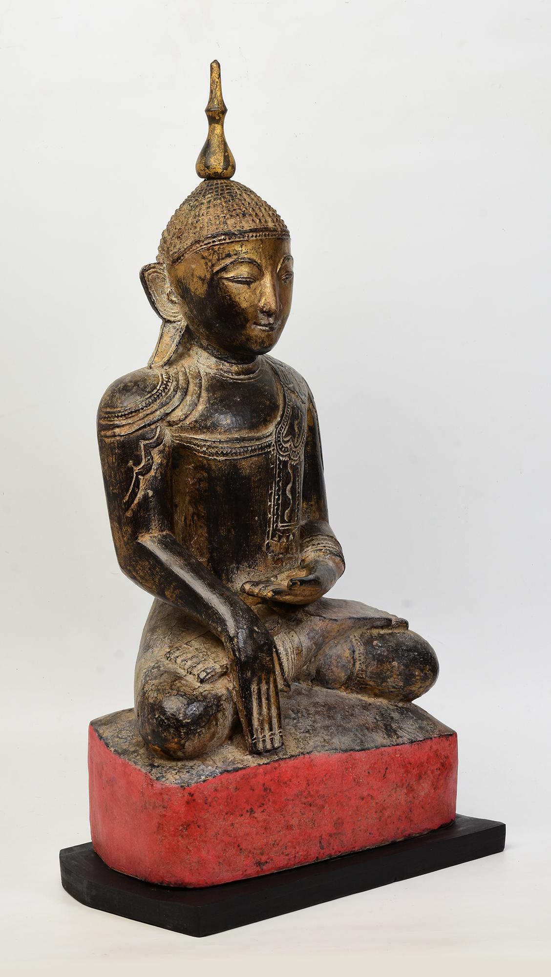Bouddha assis en bois birman ancien Shan du 18ème siècle en vente 5