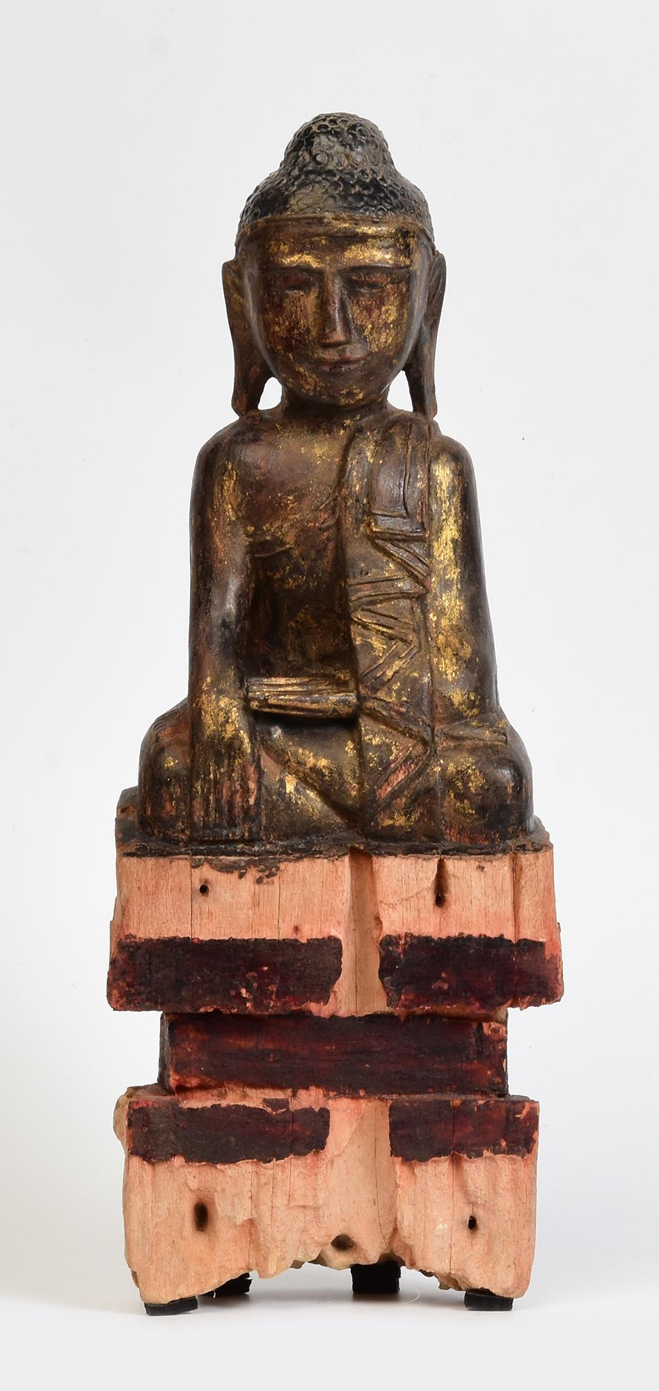 18. Jahrhundert, Shan, antiker burmesischer sitzender Buddha aus Holz im Angebot 7