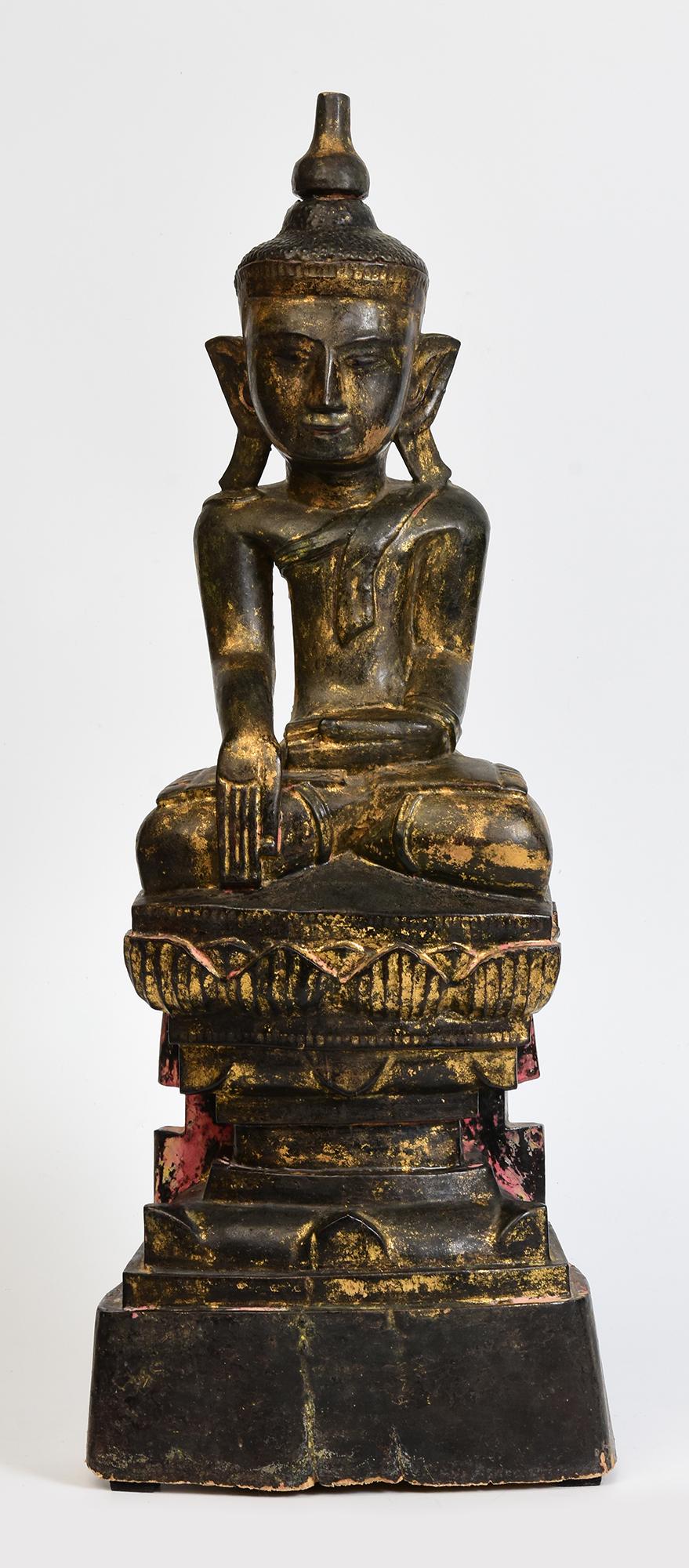 Bouddha assis en bois birman ancien Shan du 18ème siècle en vente 6