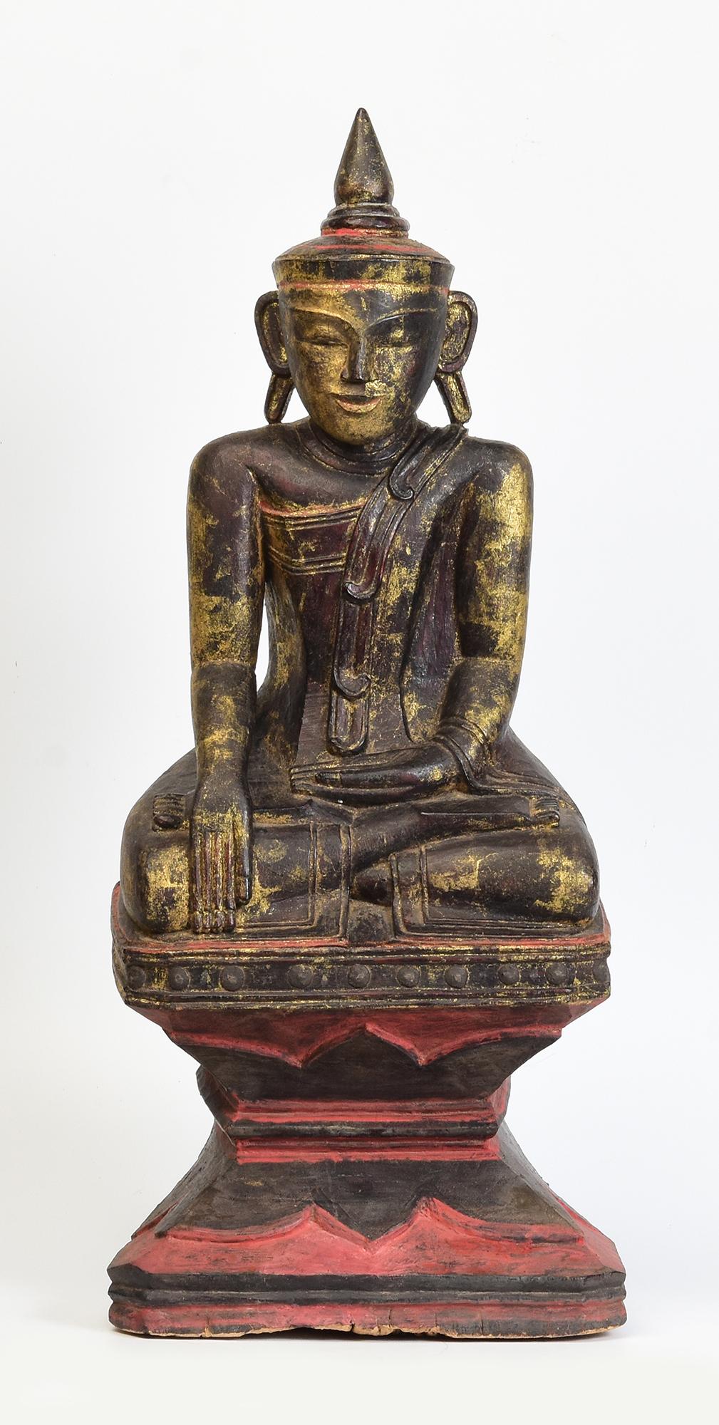 Bouddha assis en bois birman ancien Shan du 18ème siècle en vente 6