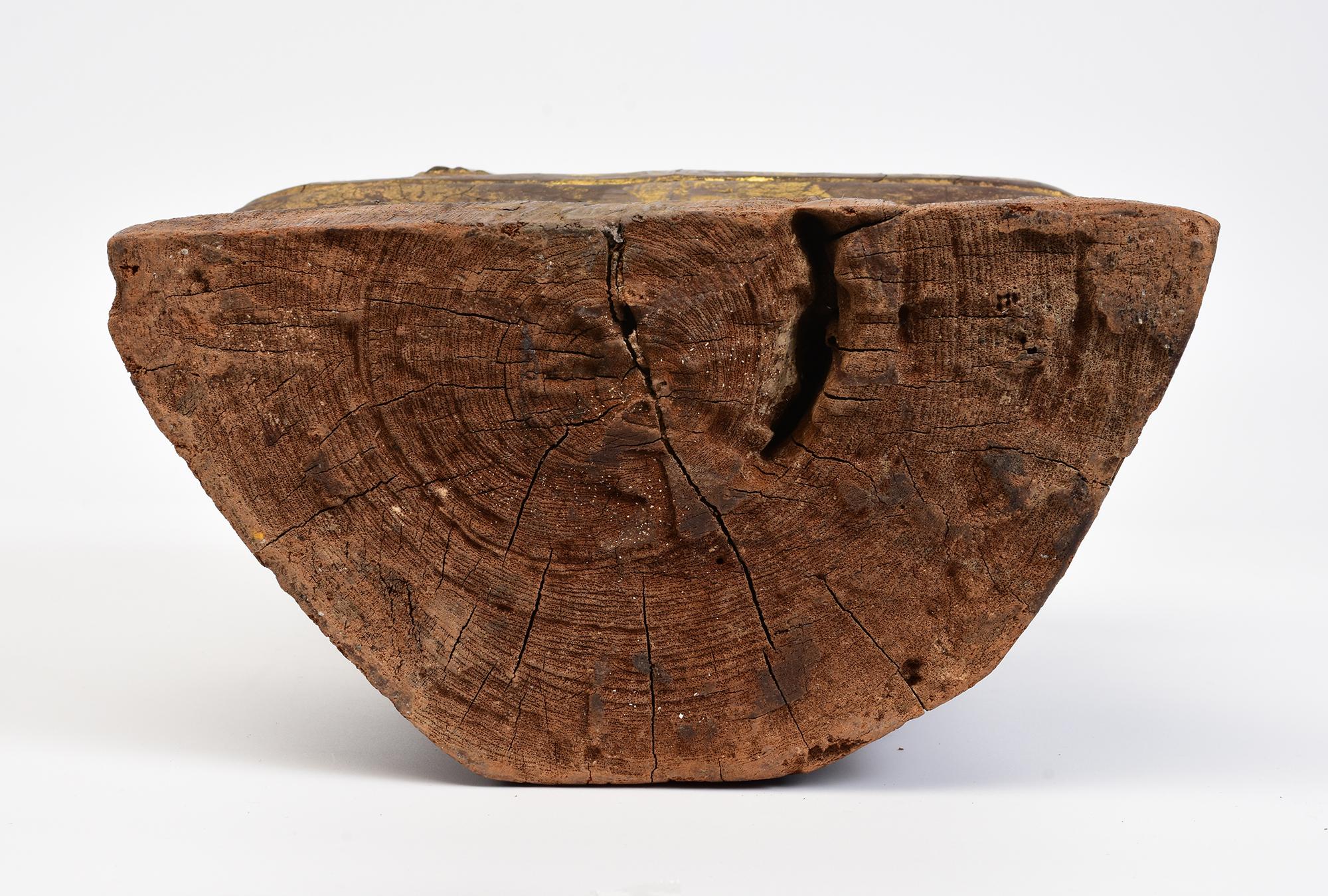 Bouddha assis en bois birman ancien Shan du 18ème siècle en vente 6