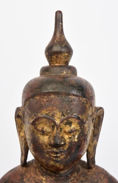 Antico Buddha seduto in legno birmano del XVIII secolo, Shan