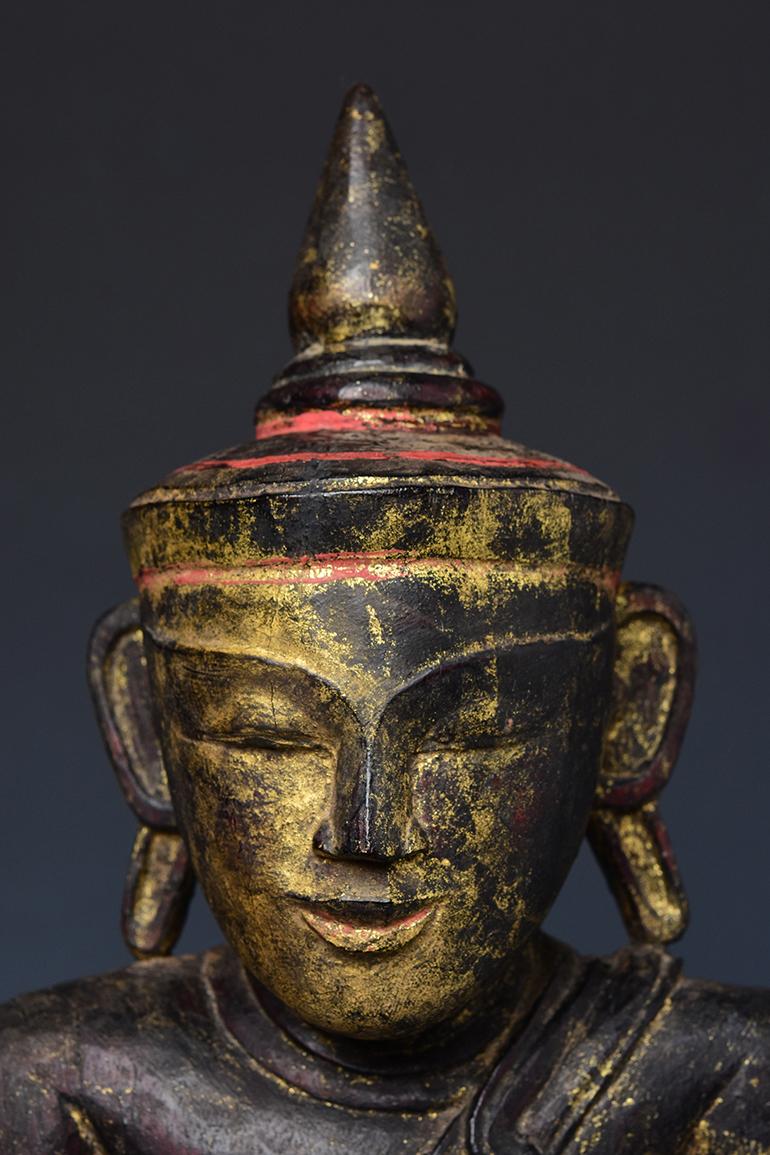 18. Jahrhundert, Shan, antiker burmesischer sitzender Buddha aus Holz (Birmanisch) im Angebot
