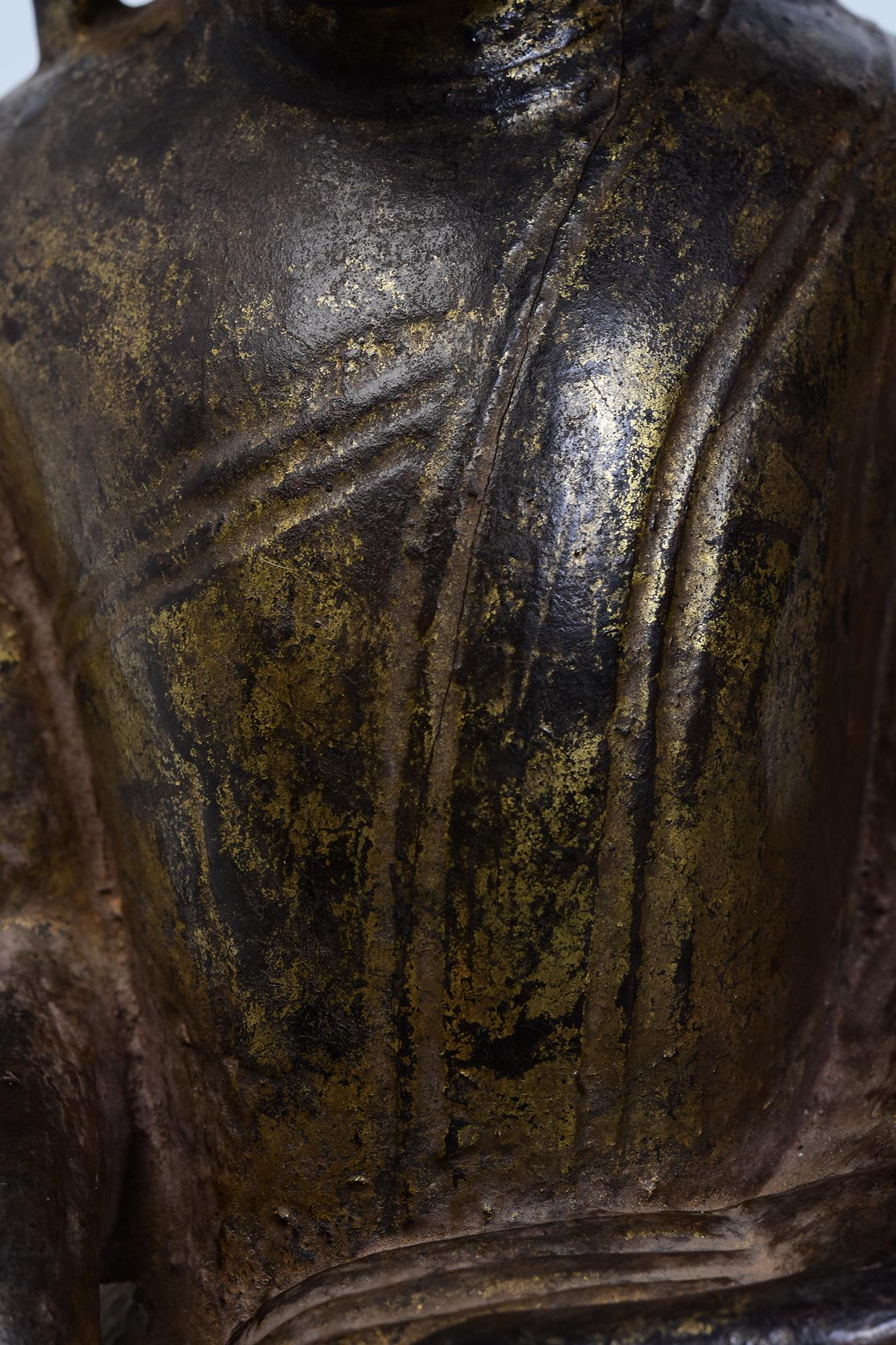 18. Jahrhundert, Shan, antiker burmesischer sitzender Buddha aus Holz (Birmanisch)