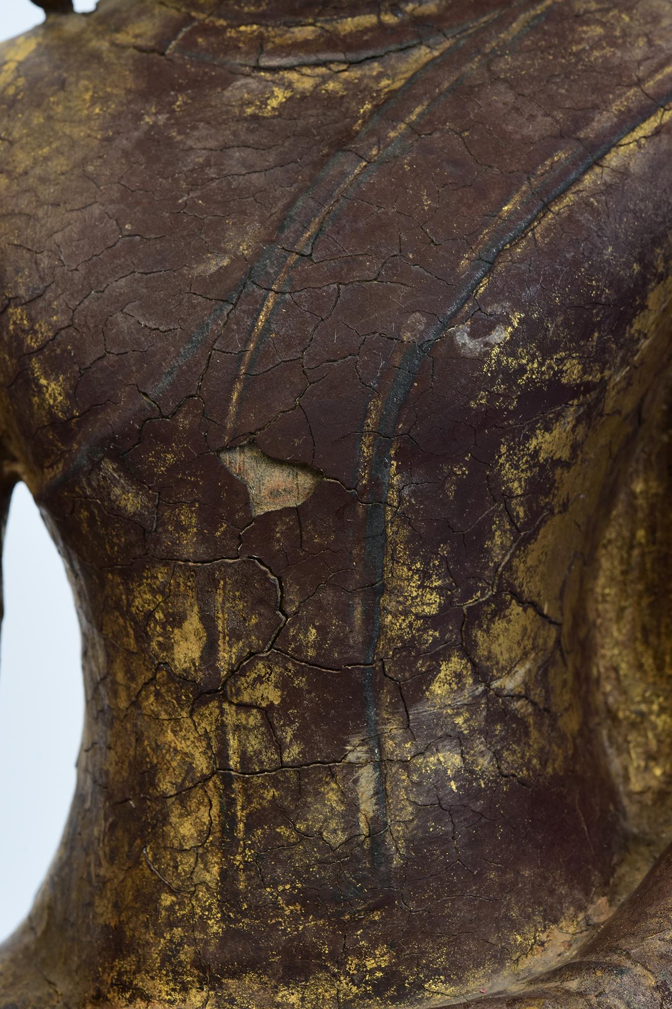 Birman Bouddha assis en bois birman ancien Shan du 18ème siècle en vente