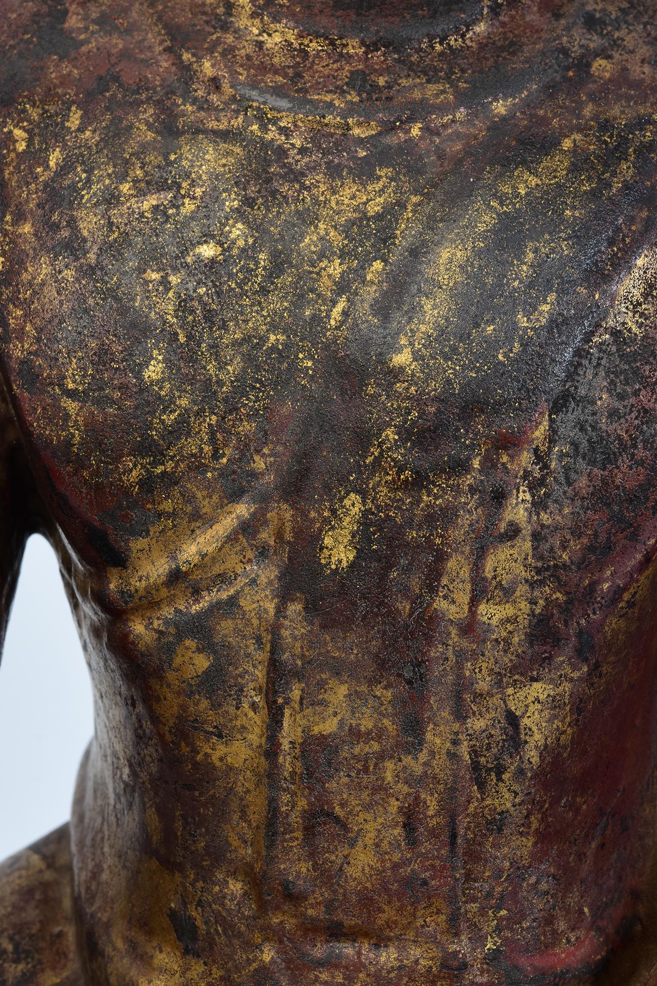 Birman Bouddha assis en bois birman ancien Shan du 18ème siècle en vente