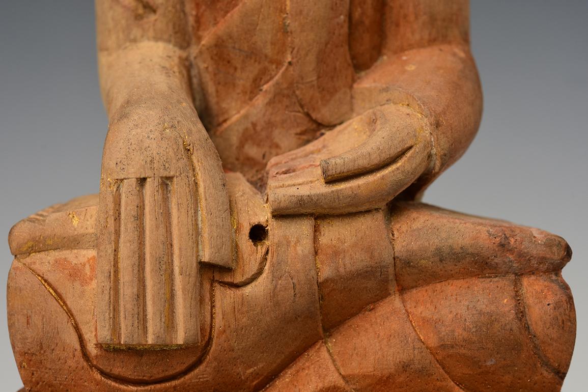 18. Jahrhundert, Shan, antiker burmesischer sitzender Buddha aus Holz (Handgeschnitzt) im Angebot