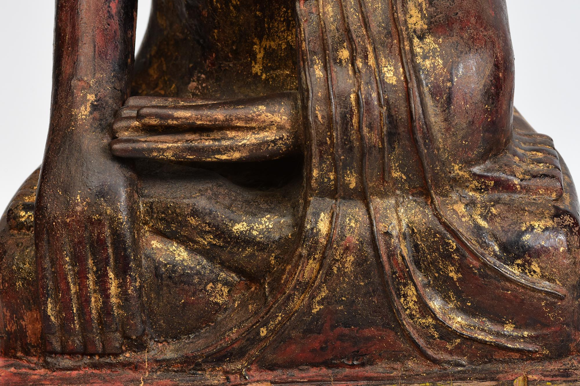 18th Century, Shan, Antique Burmese Wooden Seated Buddha In Good Condition For Sale In Sampantawong, TH