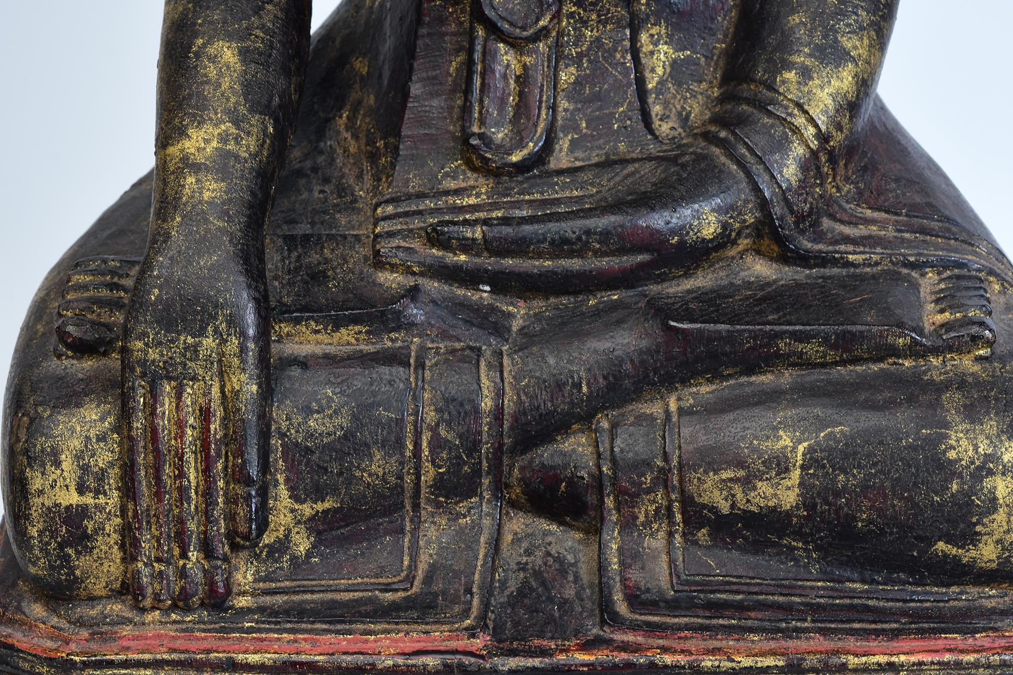 Sculpté à la main Bouddha assis en bois birman ancien Shan du 18ème siècle en vente