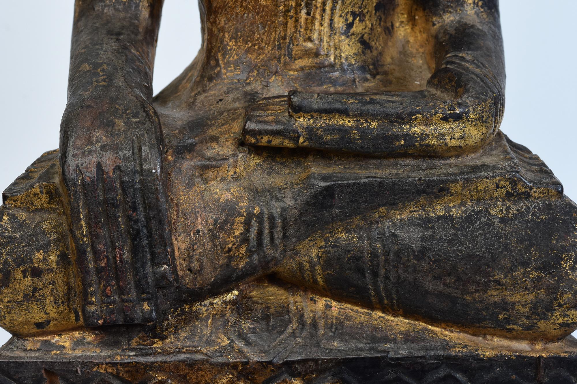 18th Century, Shan, Antique Burmese Wooden Seated Buddha In Good Condition For Sale In Sampantawong, TH