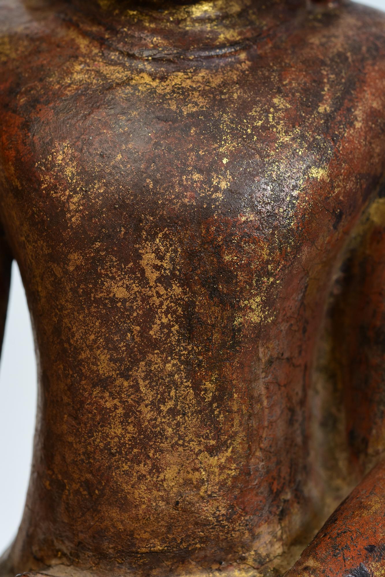 Sculpté à la main Bouddha assis en bois birman ancien Shan du 18ème siècle en vente