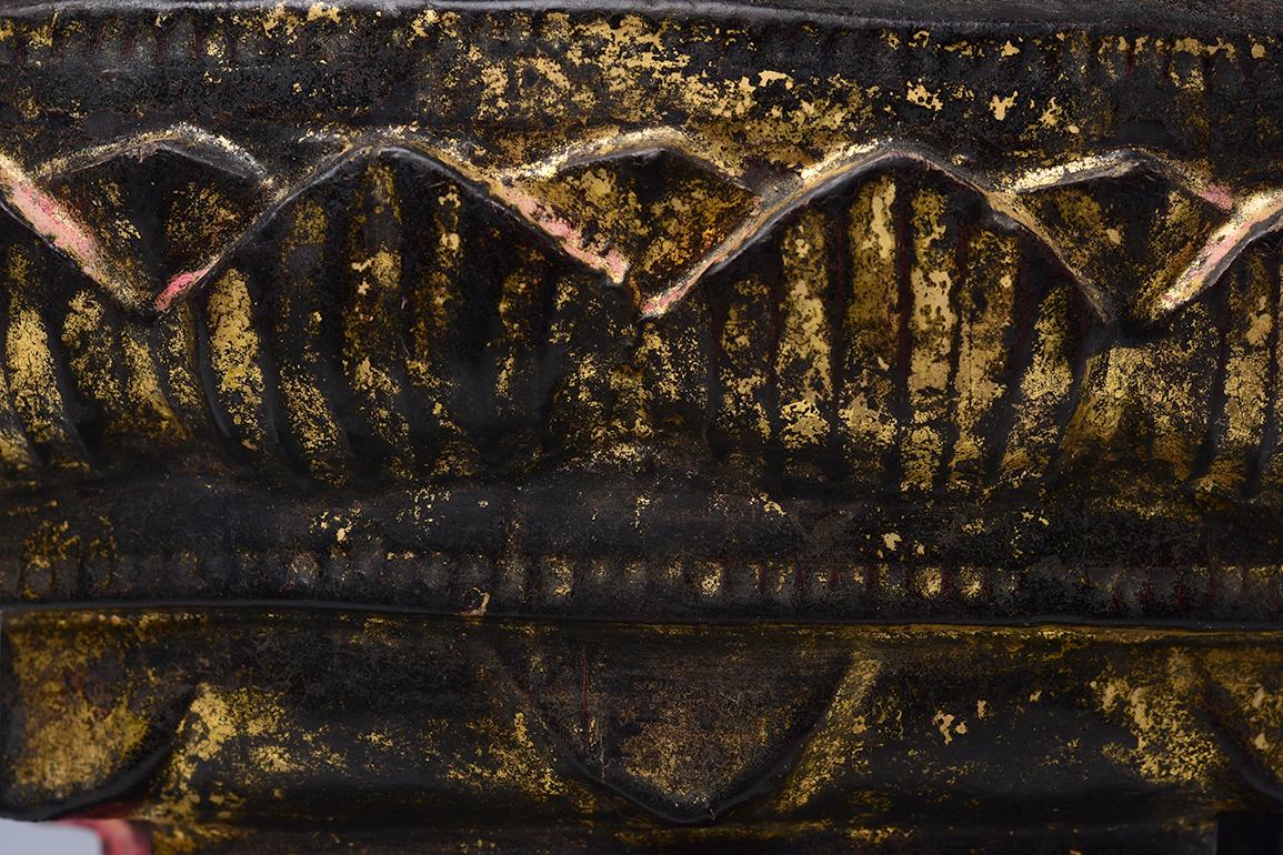 18. Jahrhundert, Shan, antiker burmesischer sitzender Buddha aus Holz im Zustand „Gut“ im Angebot in Sampantawong, TH