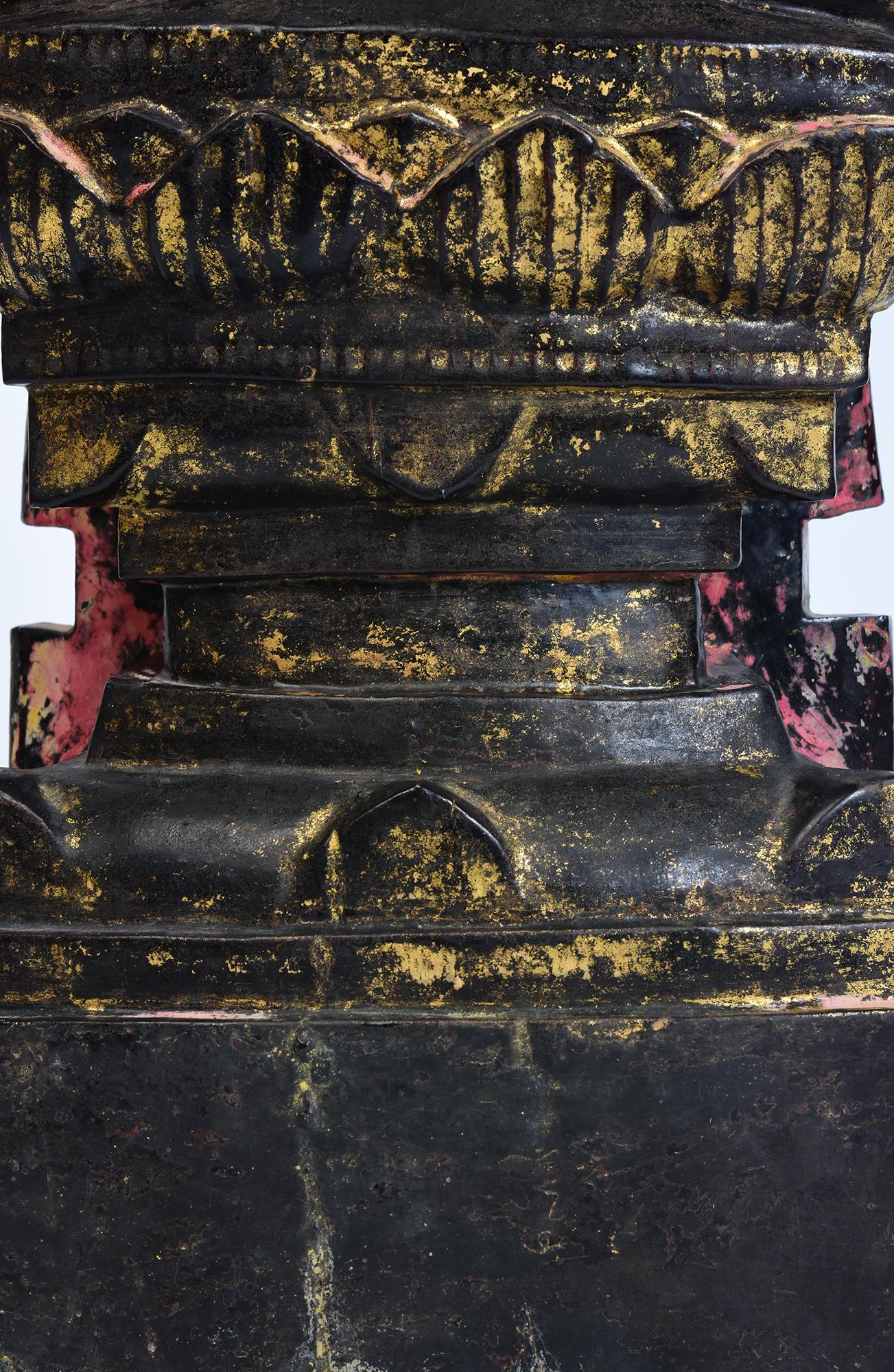 Bouddha assis en bois birman ancien Shan du 18ème siècle Bon état - En vente à Sampantawong, TH