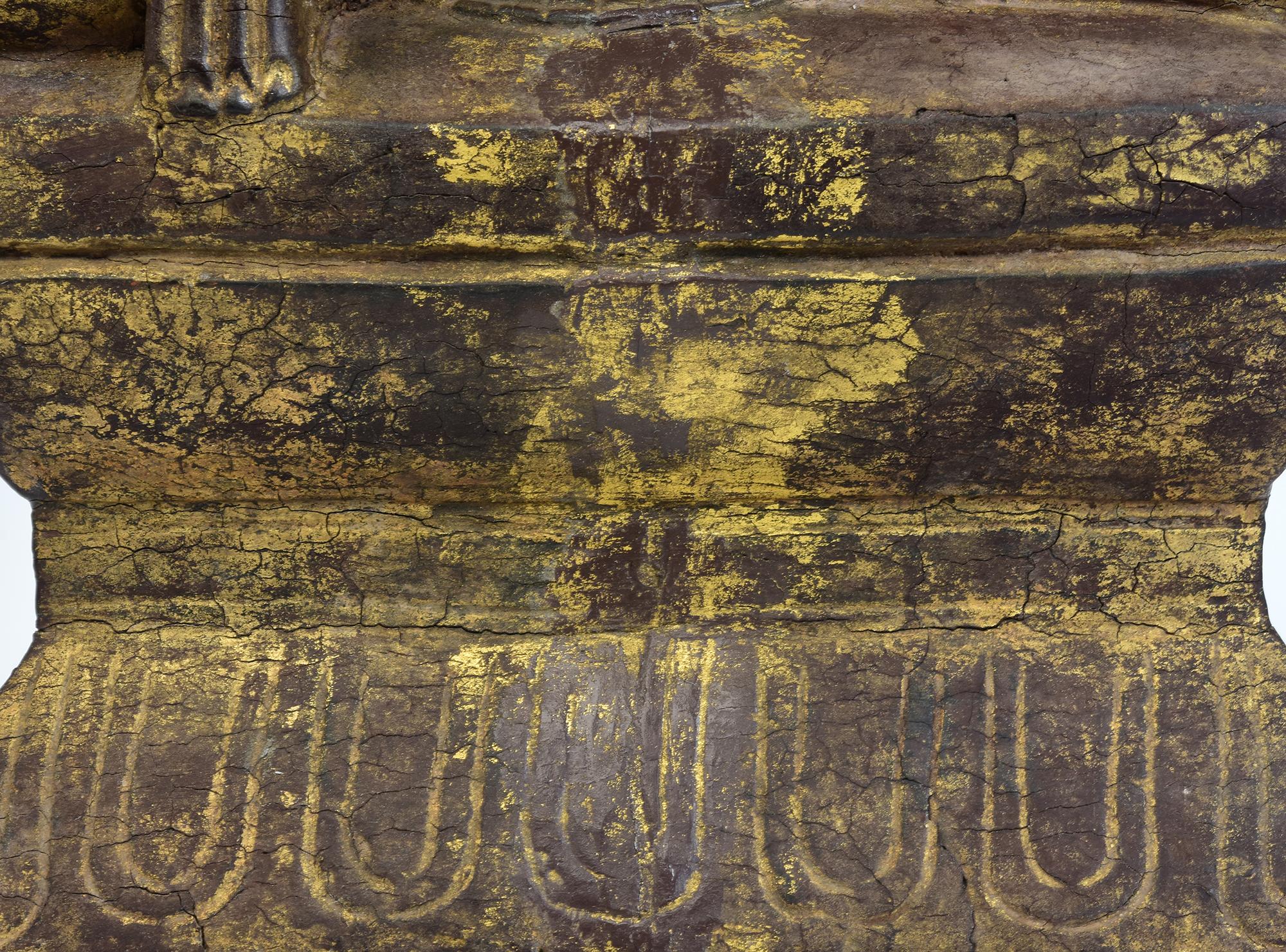 Bouddha assis en bois birman ancien Shan du 18ème siècle Bon état - En vente à Sampantawong, TH