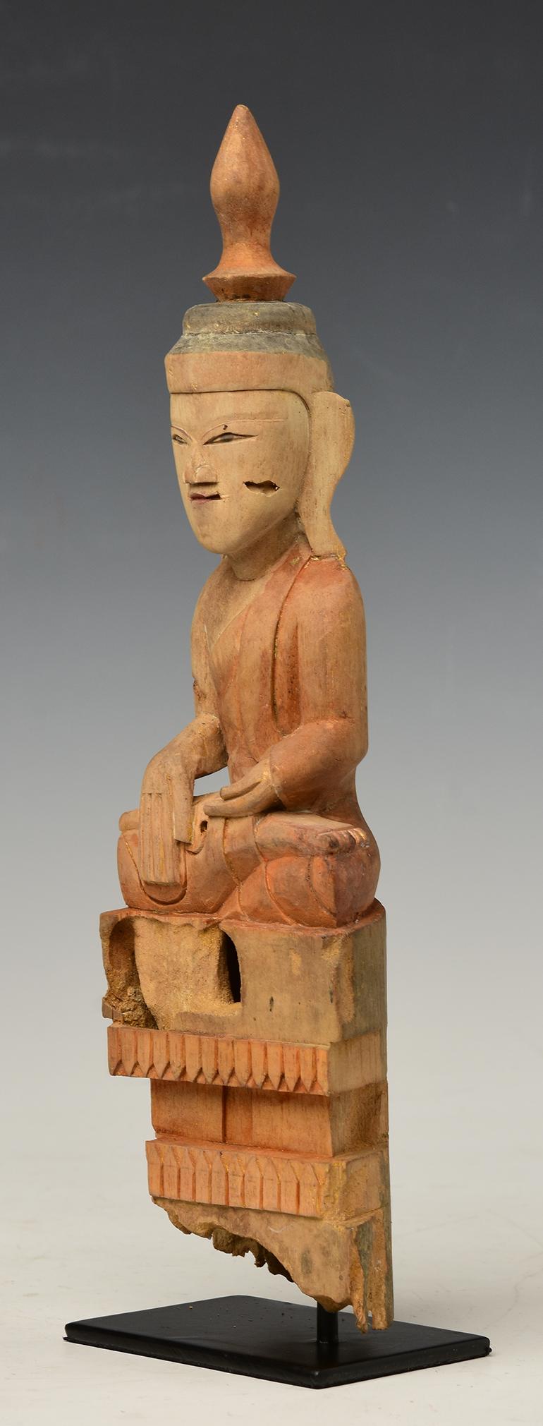 18. Jahrhundert, Shan, antiker burmesischer sitzender Buddha aus Holz (18. Jahrhundert und früher) im Angebot
