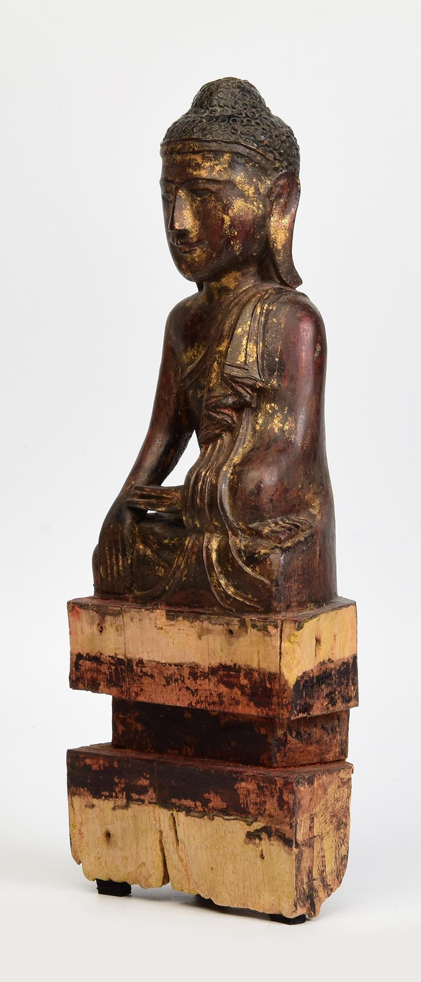 18. Jahrhundert, Shan, antiker burmesischer sitzender Buddha aus Holz (18. Jahrhundert und früher) im Angebot