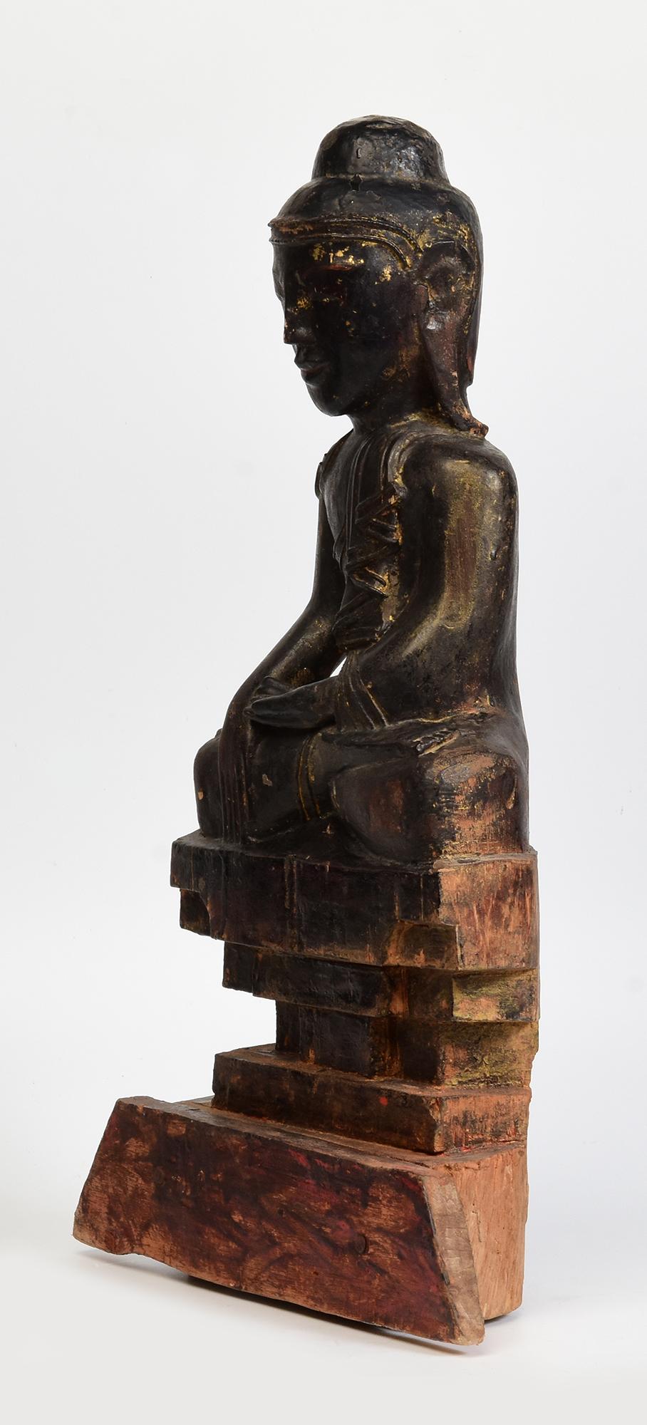 18th Century, Shan, Antique Burmese Wooden Seated Buddha For Sale 1