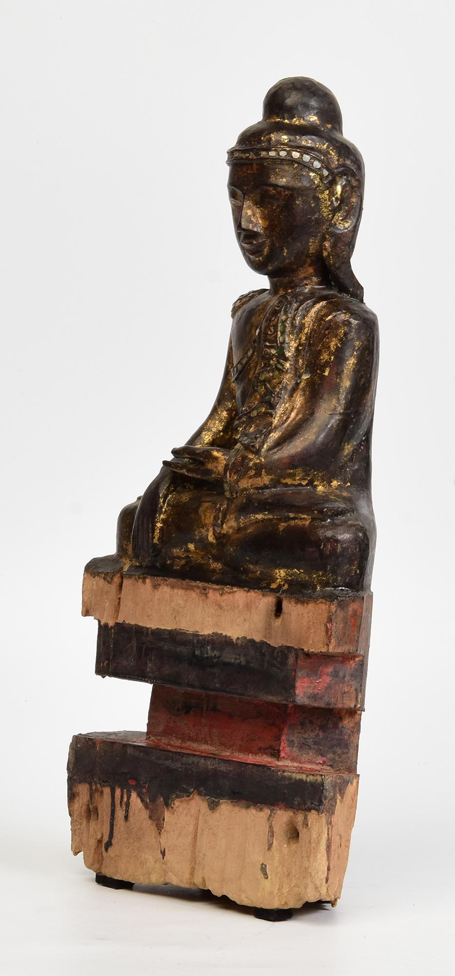 18th Century, Shan, Antique Burmese Wooden Seated Buddha For Sale 1
