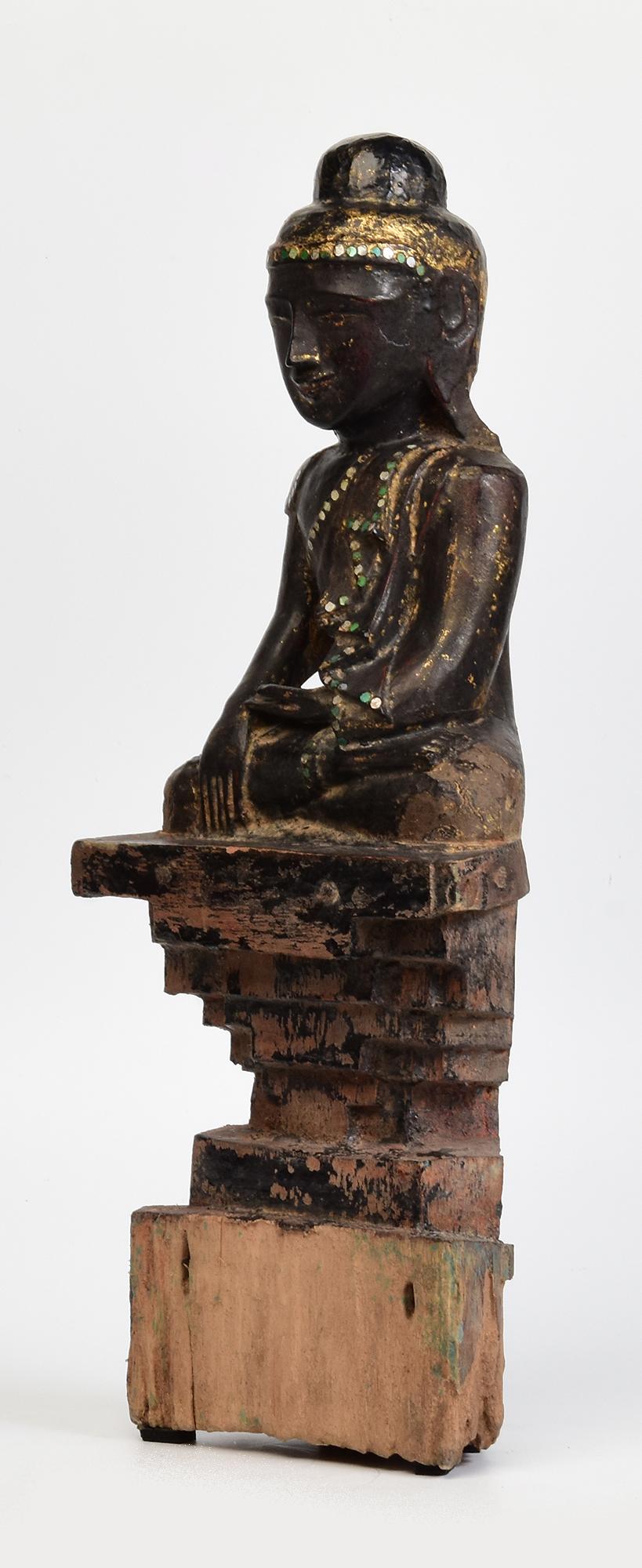 XVIIIe siècle et antérieur Bouddha assis en bois birman ancien Shan du 18ème siècle en vente