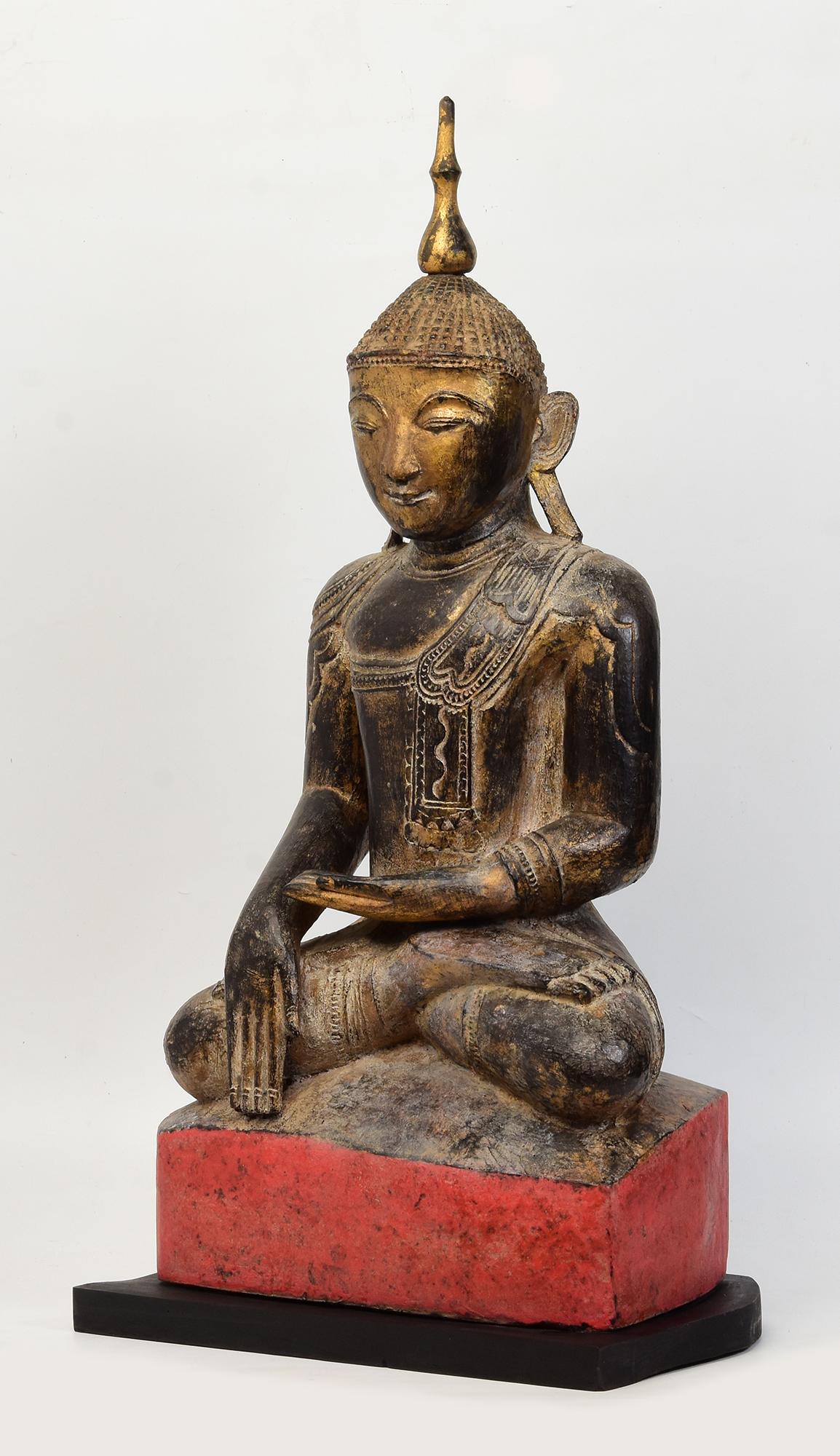 XVIIIe siècle et antérieur Bouddha assis en bois birman ancien Shan du 18ème siècle en vente