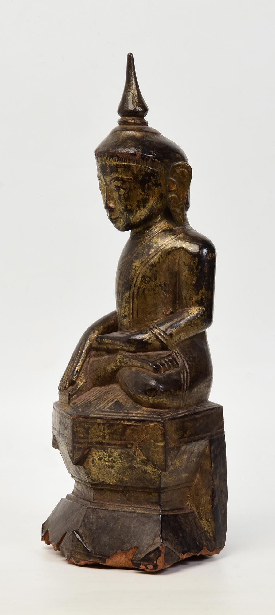 18. Jahrhundert, Shan, antiker burmesischer sitzender Buddha aus Holz (18. Jahrhundert und früher)