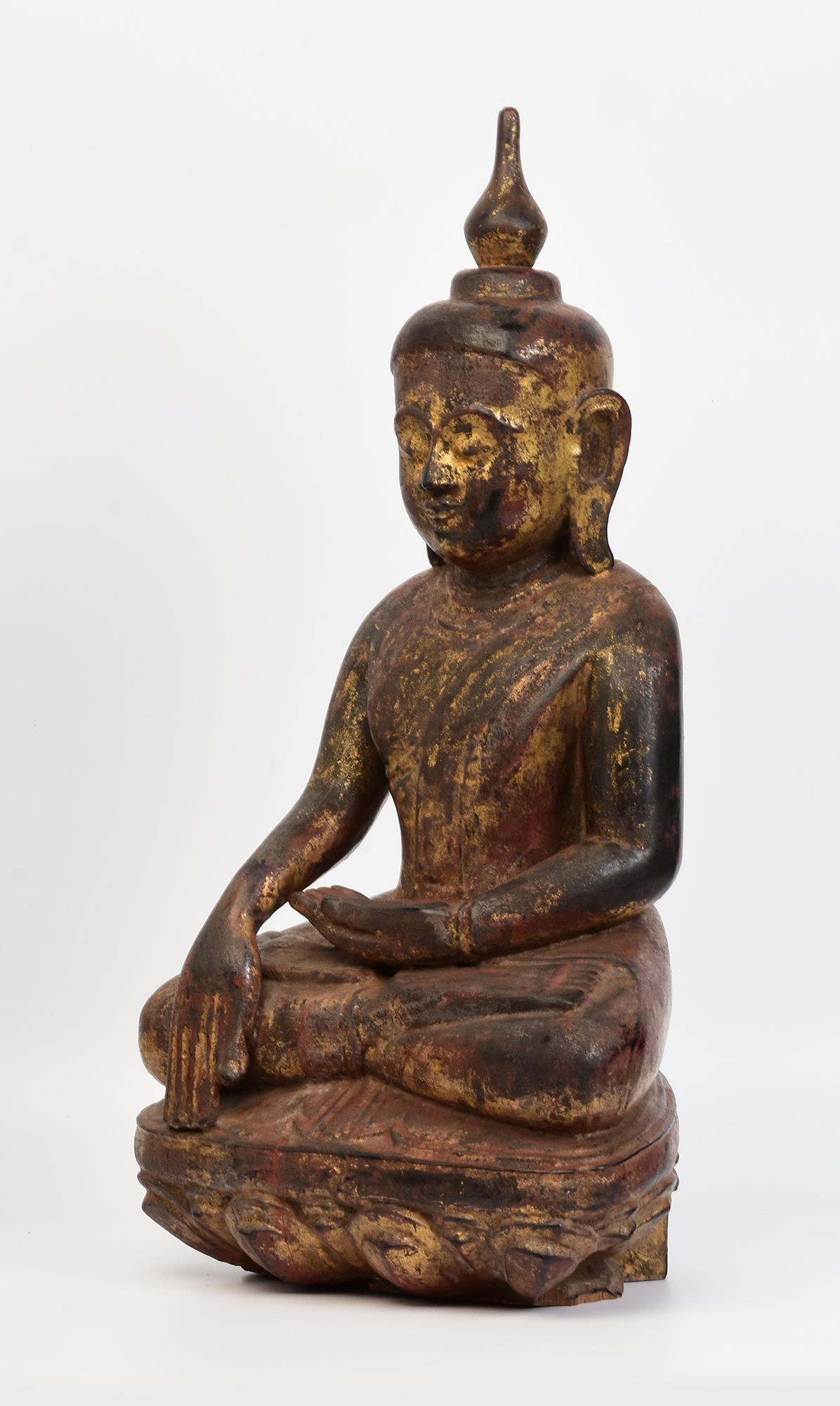 XVIIIe siècle et antérieur Bouddha assis en bois birman ancien Shan du 18ème siècle en vente