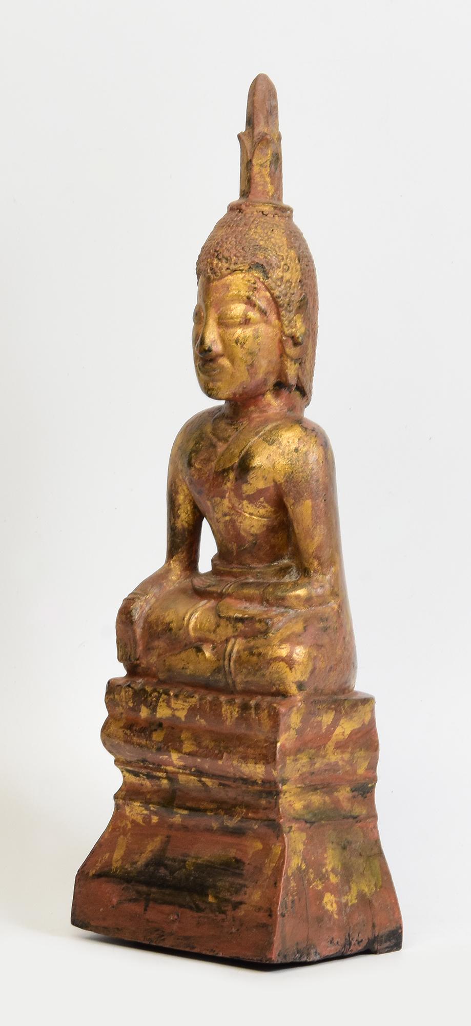 Bois Bouddha assis en bois birman ancien Shan du 18ème siècle en vente
