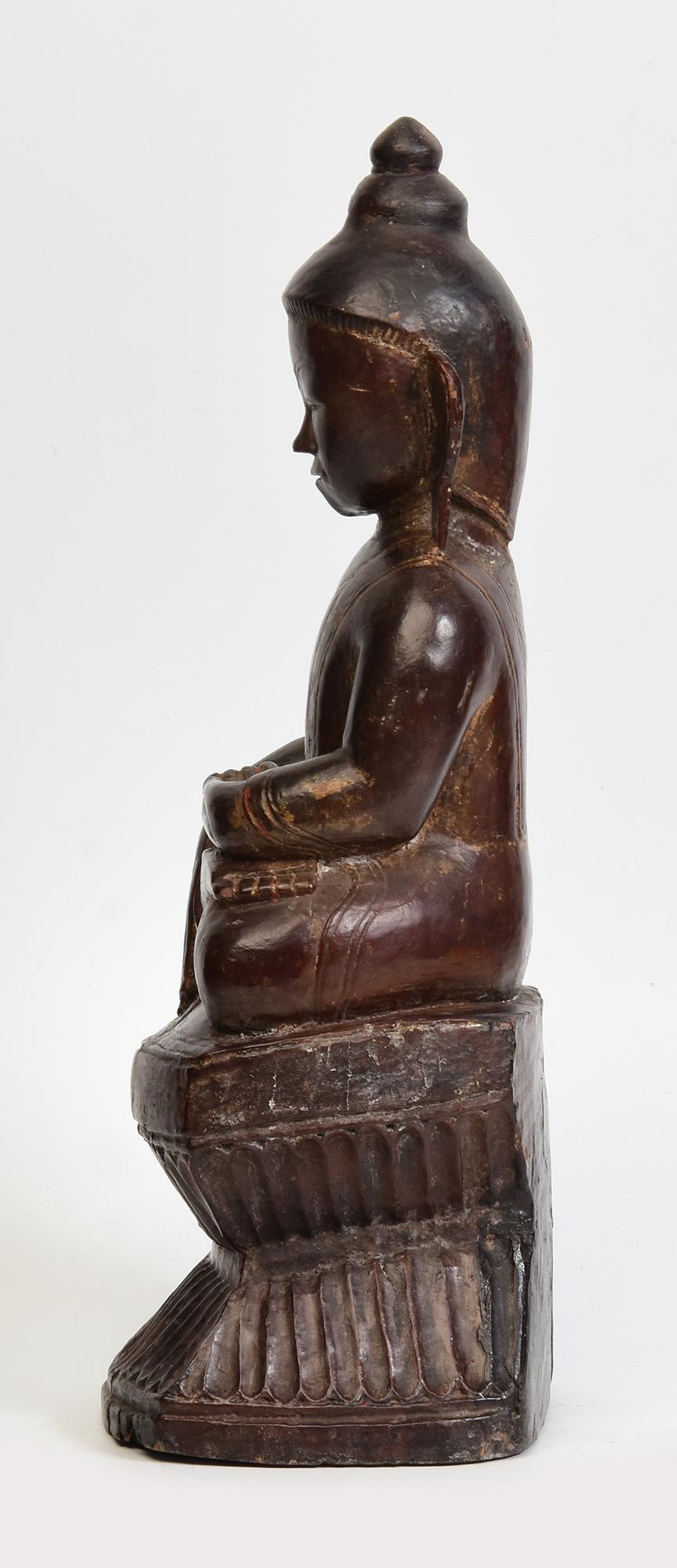 Bois Bouddha assis en bois birman ancien Shan du 18ème siècle en vente