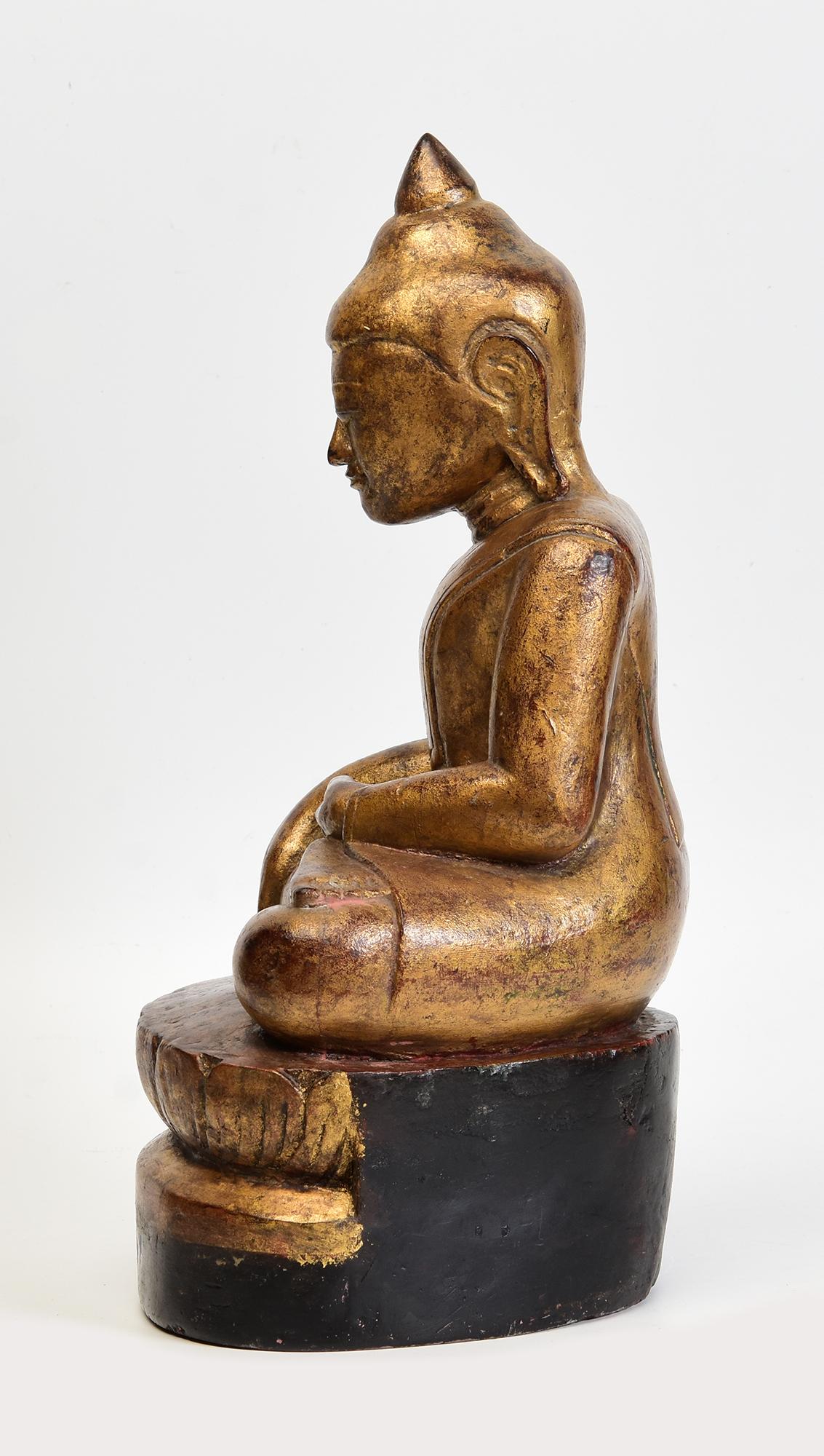 Bois Bouddha assis en bois birman ancien Shan du 18ème siècle en vente