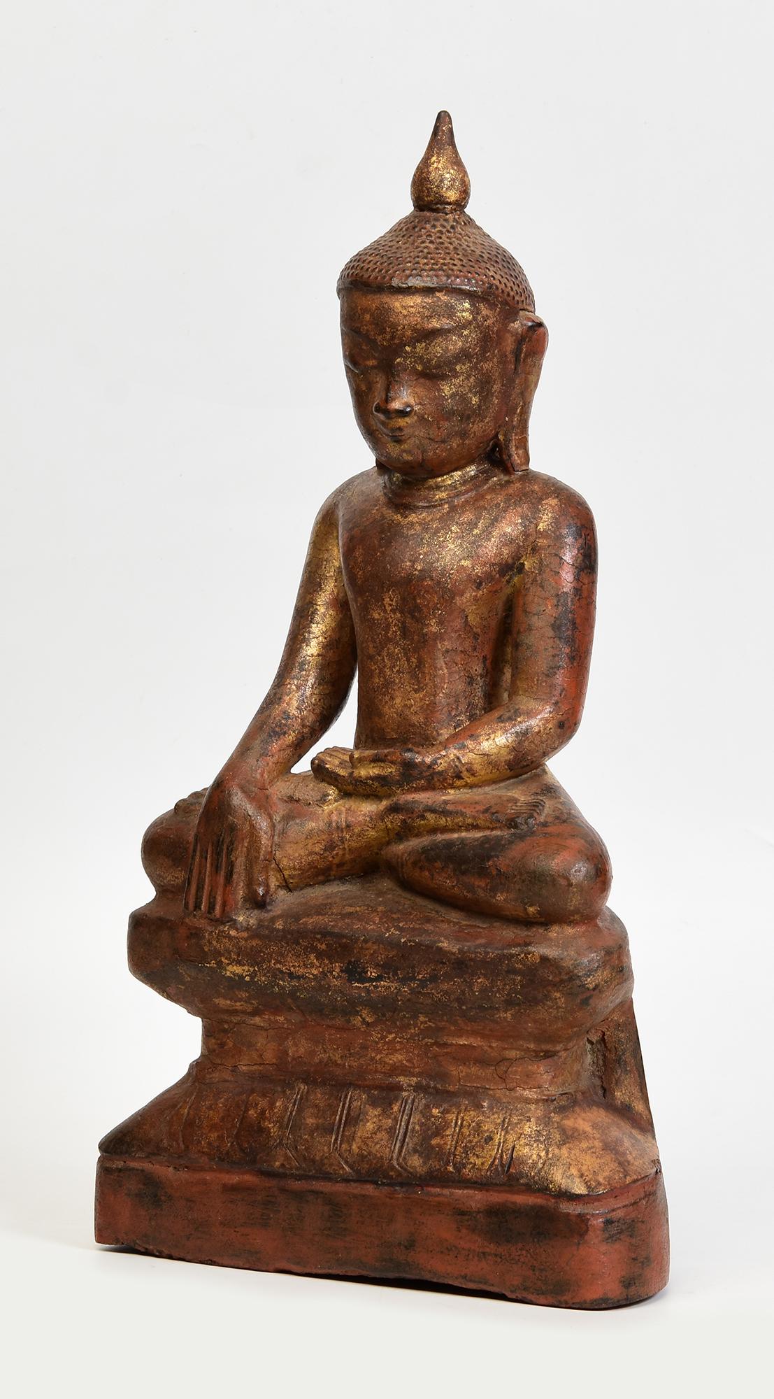 Bois Bouddha assis en bois birman ancien Shan du 18ème siècle en vente
