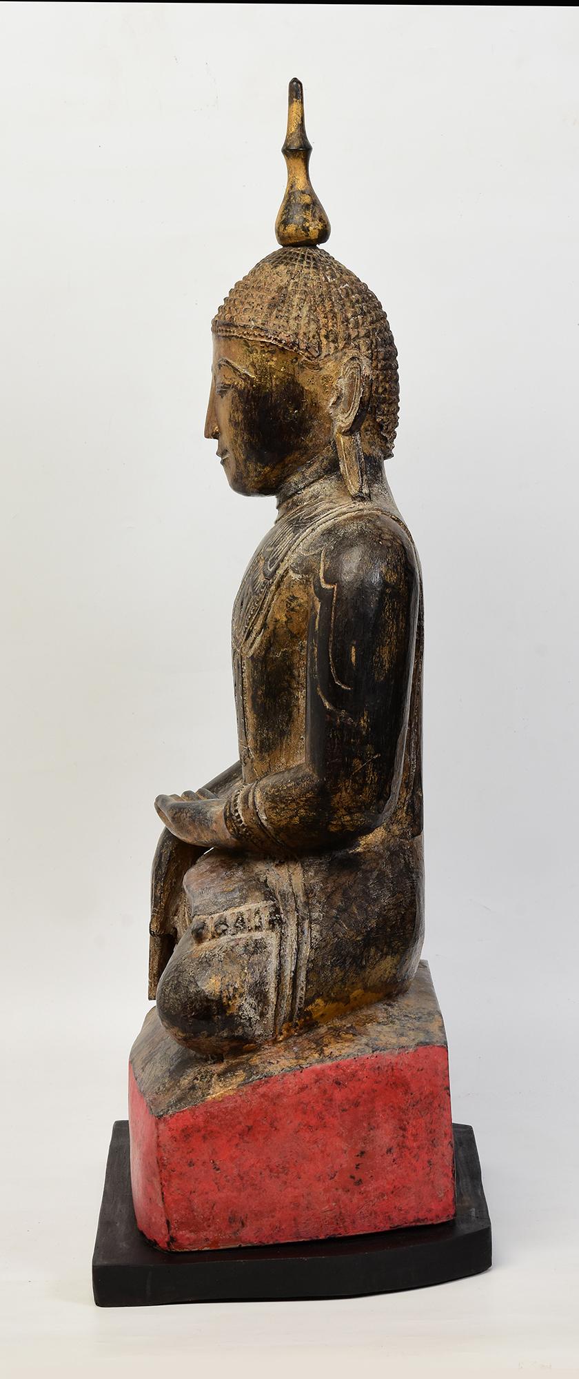 Bois Bouddha assis en bois birman ancien Shan du 18ème siècle en vente