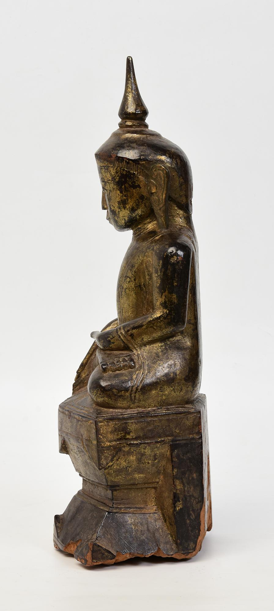 18. Jahrhundert, Shan, antiker burmesischer sitzender Buddha aus Holz 1