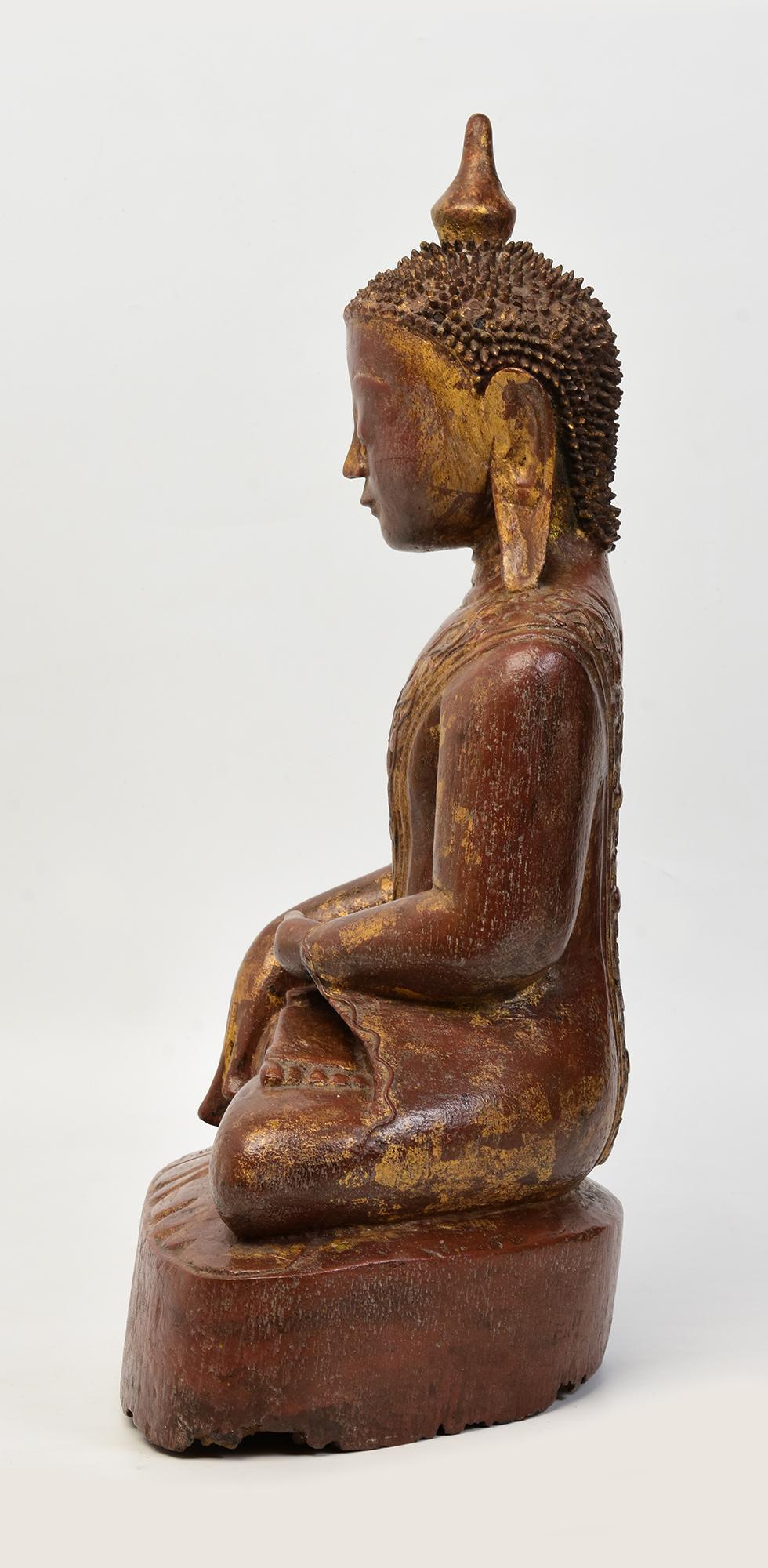 Bois Bouddha assis en bois birman ancien Shan du 18ème siècle en vente