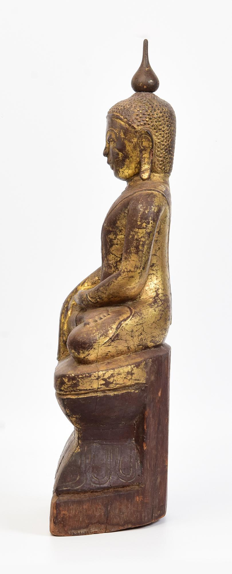 Bois Bouddha assis en bois birman ancien Shan du 18ème siècle en vente